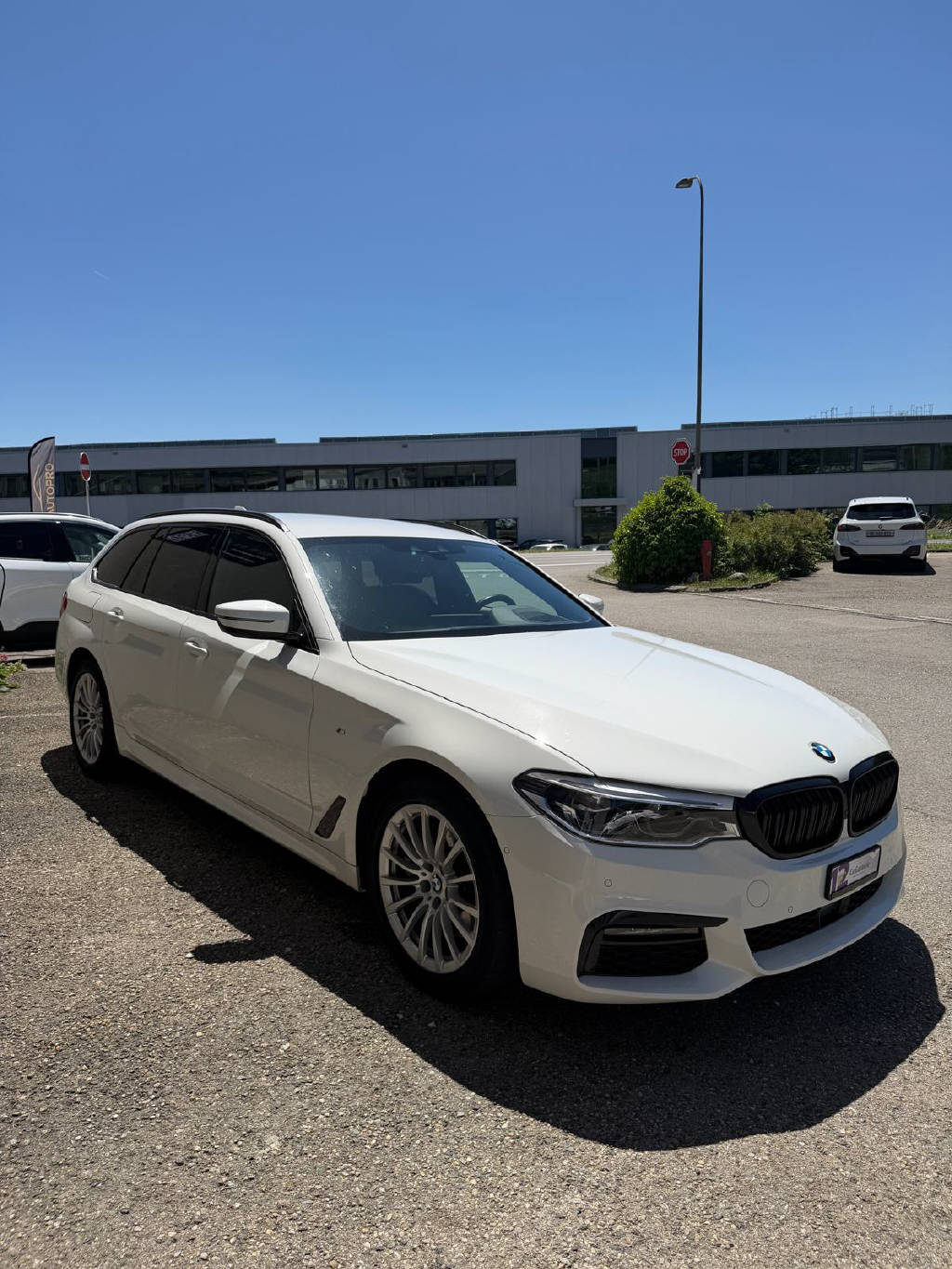 BMW 530i xDrive SAG Touring M-Sport-image-2