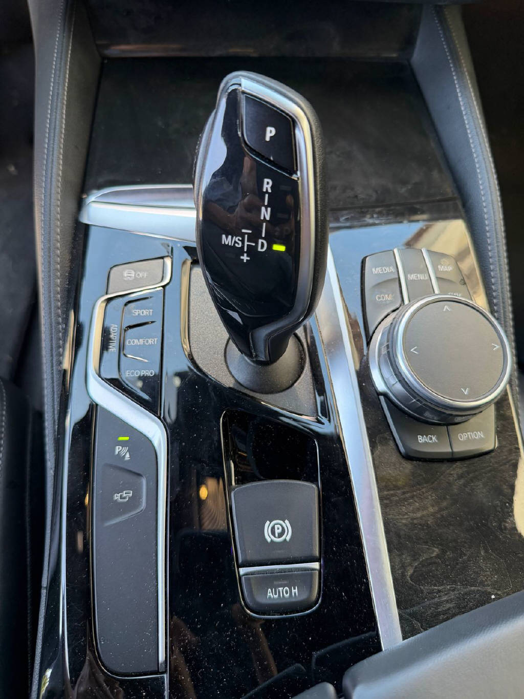 BMW 530i xDrive SAG Touring M-Sport-image-10