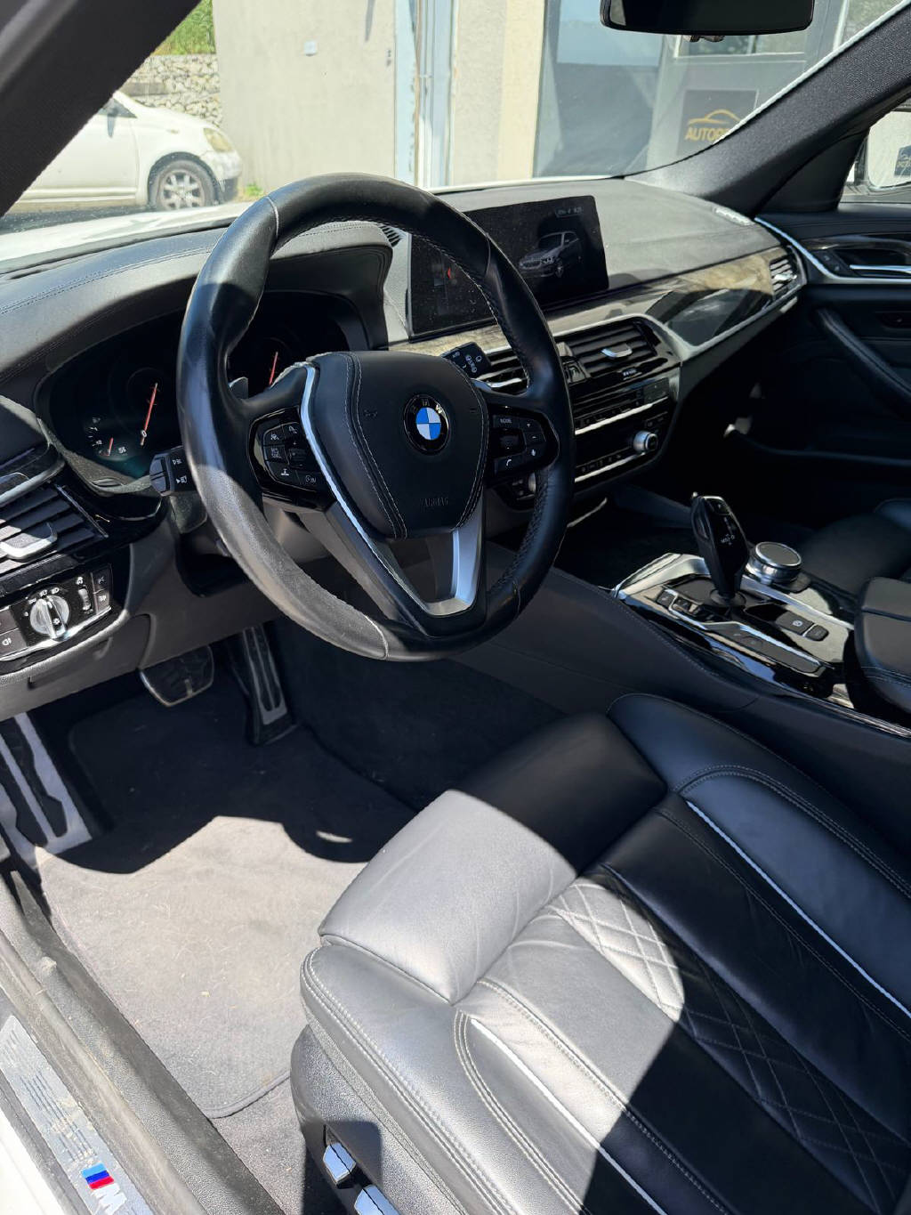 BMW 530i xDrive SAG Touring M-Sport-image-5