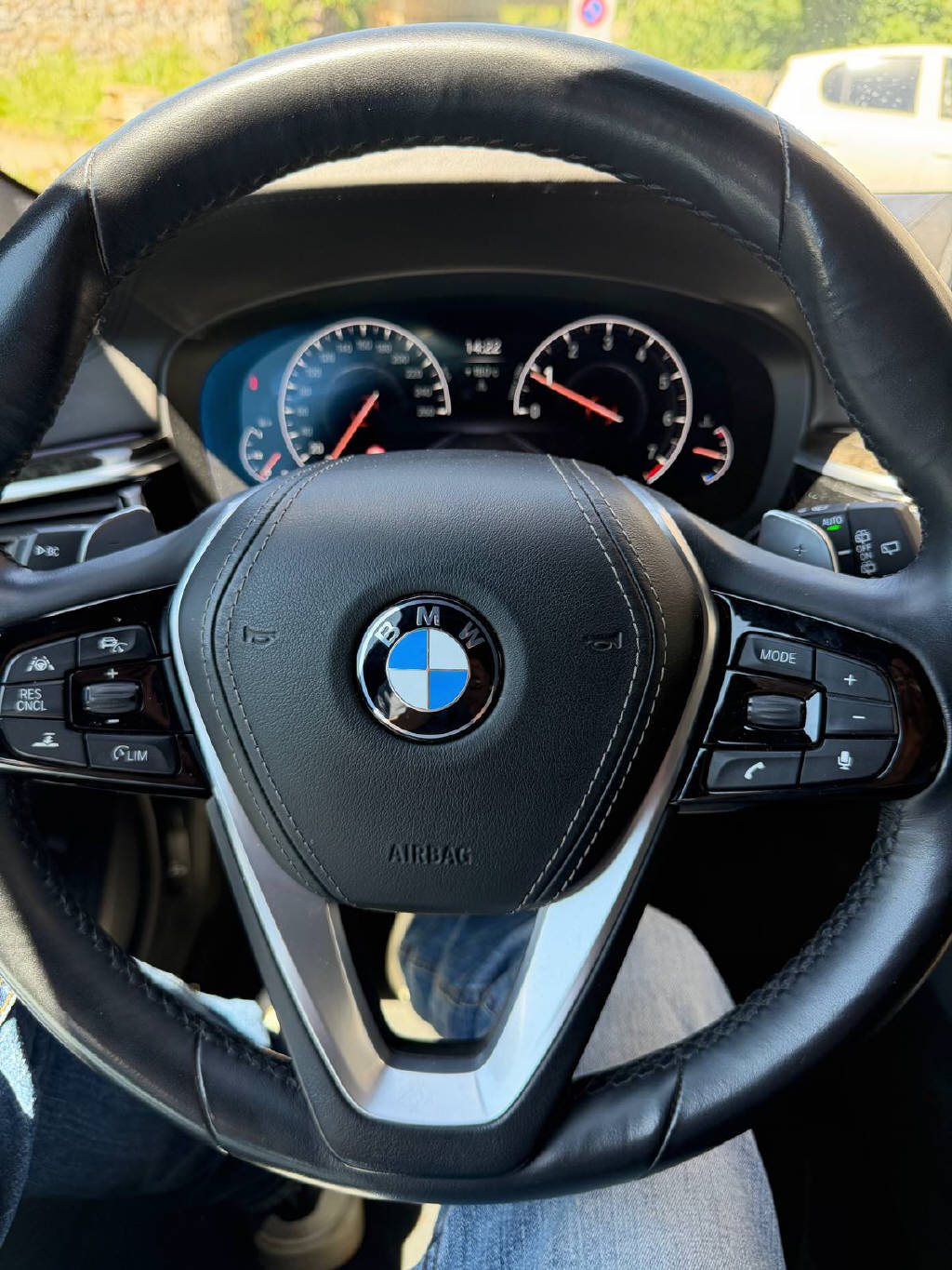 BMW 530i xDrive SAG Touring M-Sport-image-11
