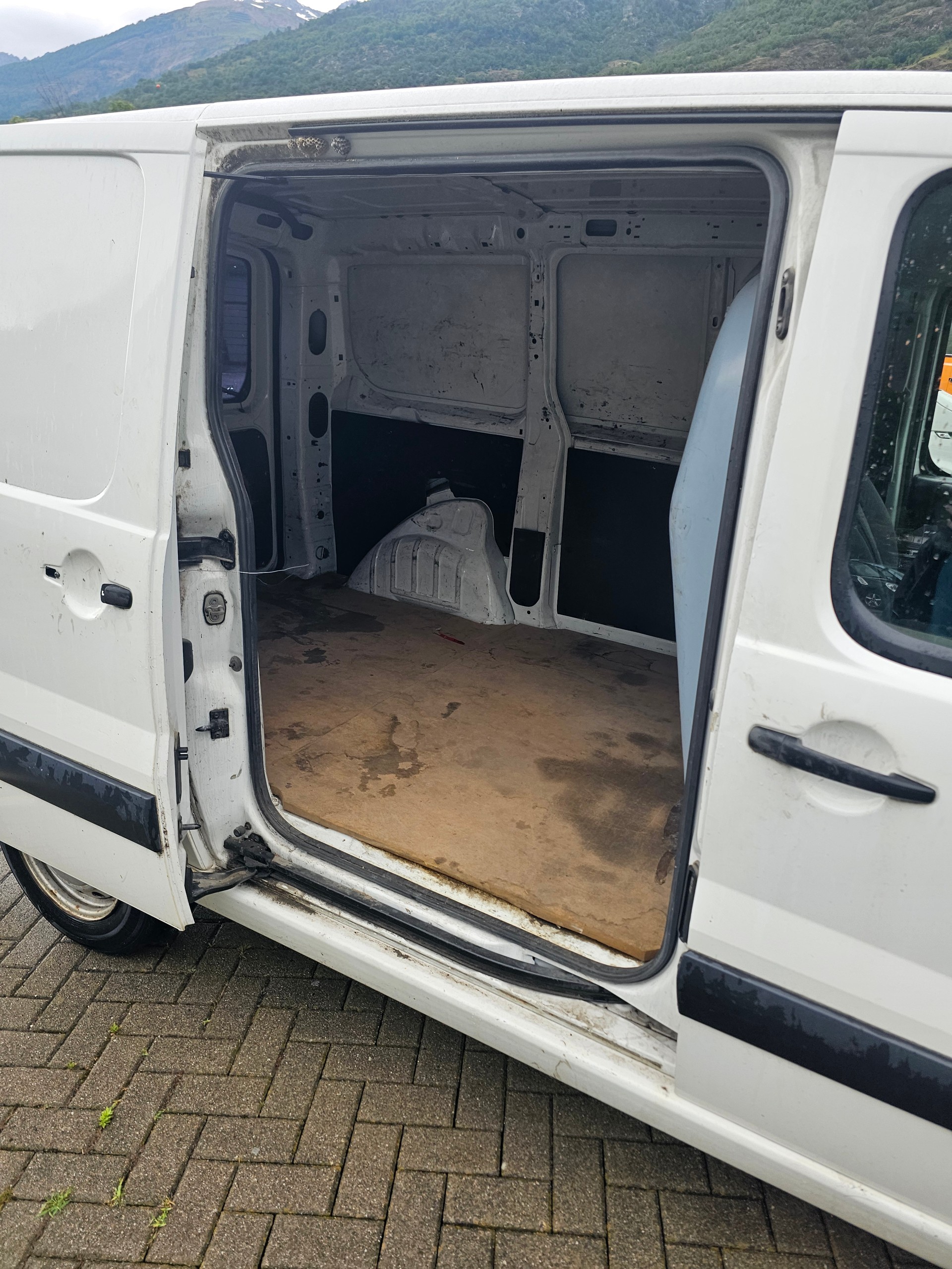 PEUGEOT Expert 1.6 HDi 227 L1H1-image-6