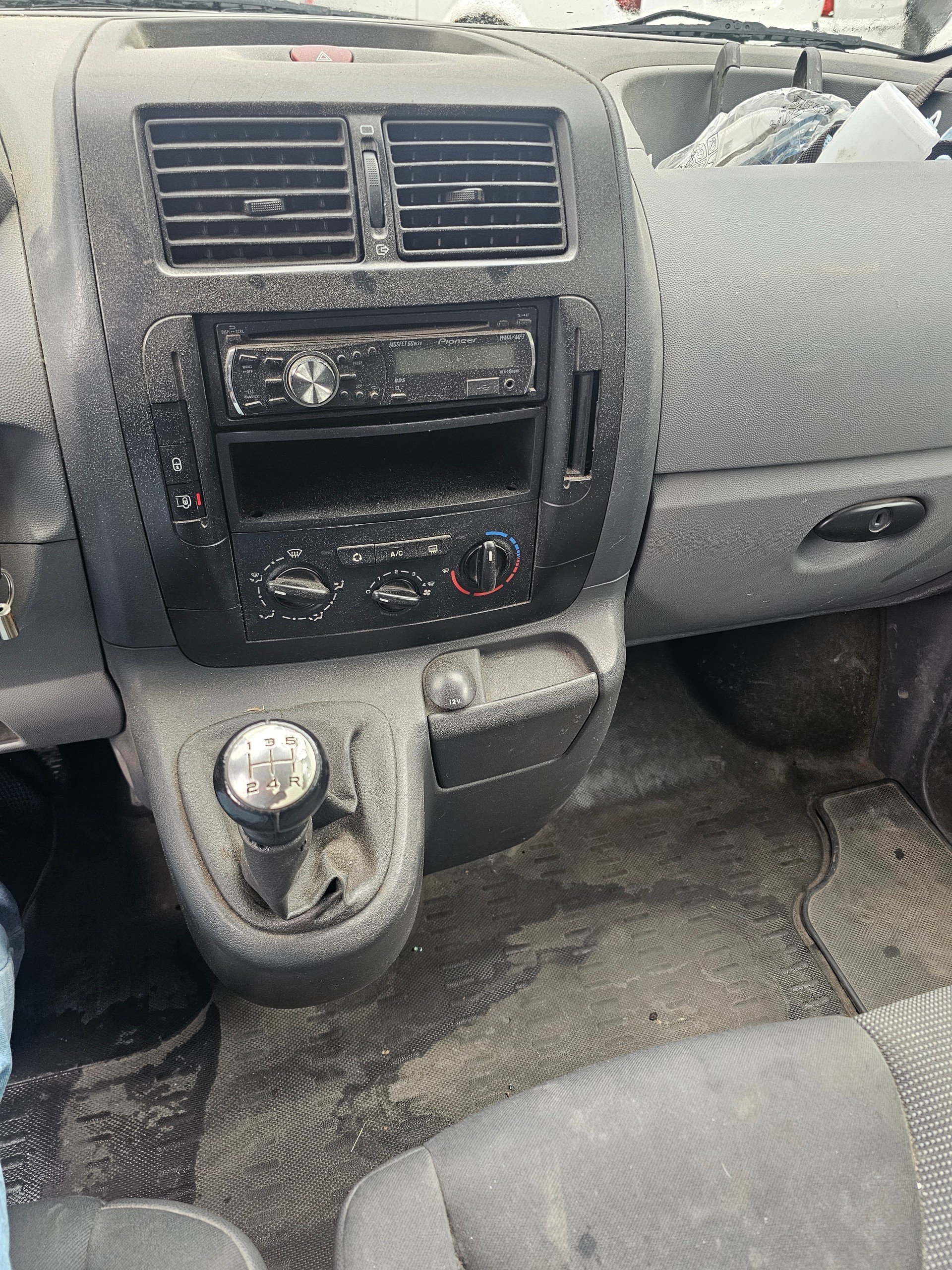 PEUGEOT Expert 1.6 HDi 227 L1H1-image-10