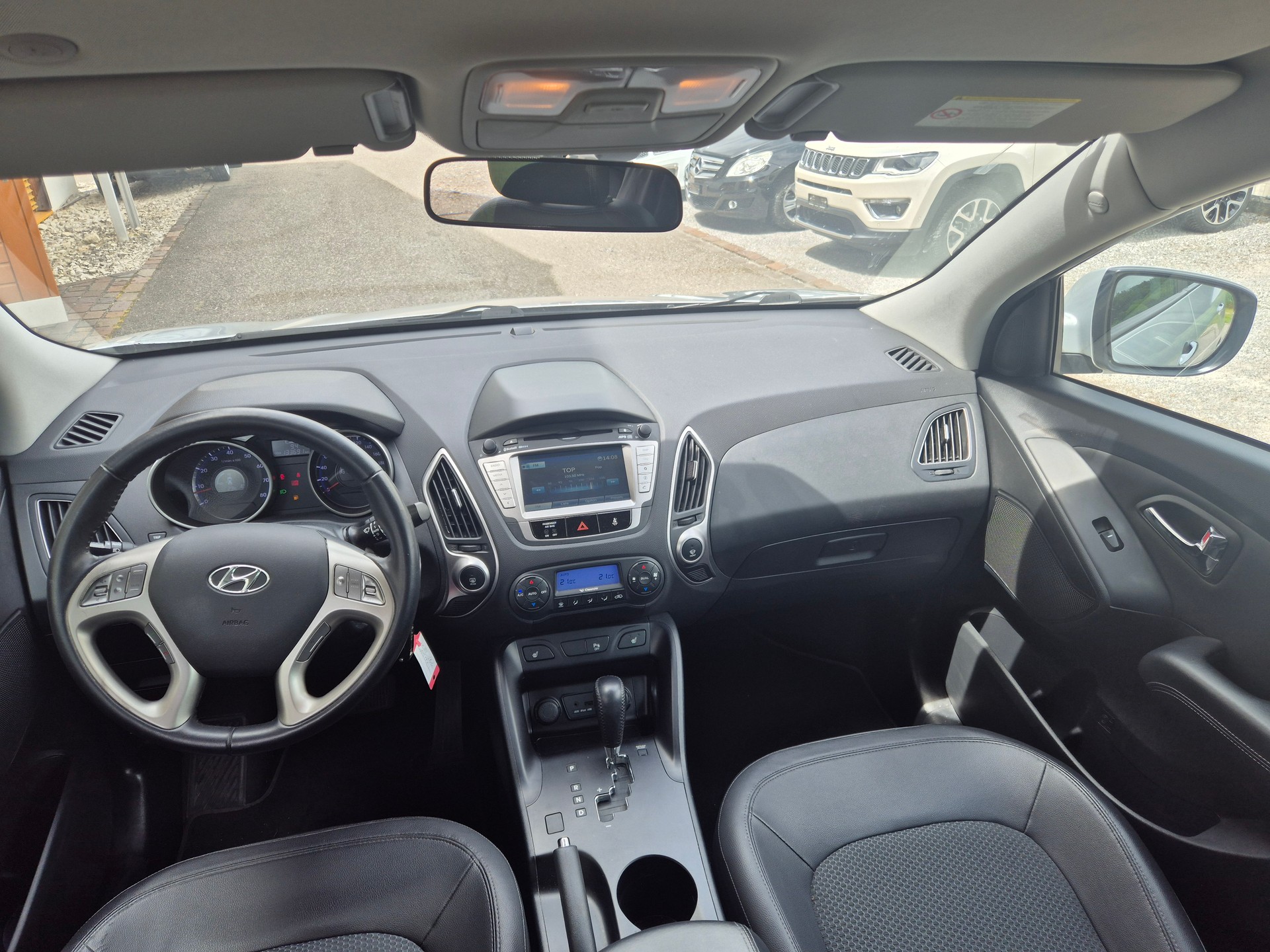 HYUNDAI iX 35 2.0 Premium 4WD Automatic-image-13