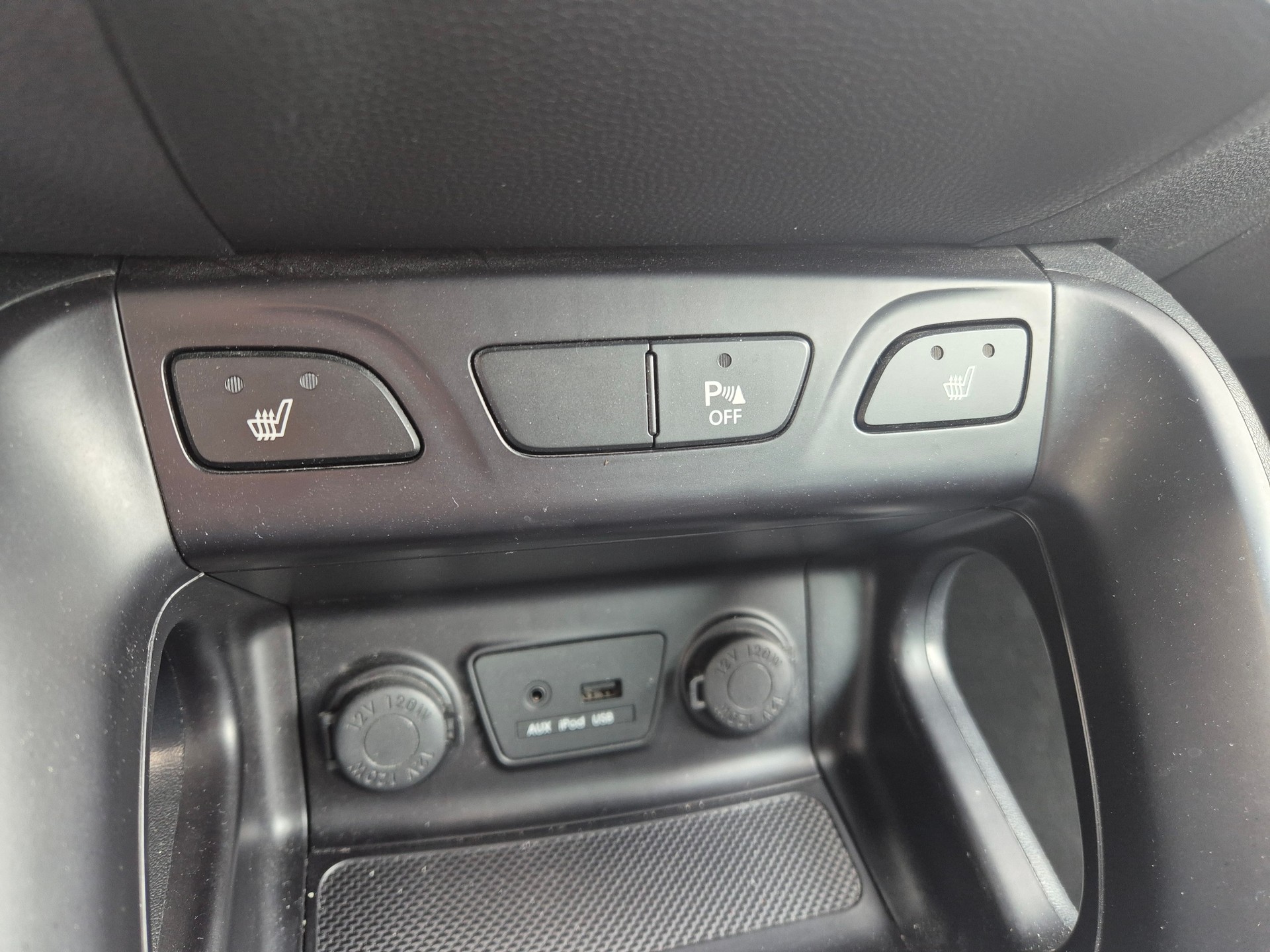HYUNDAI iX 35 2.0 Premium 4WD Automatic-image-8