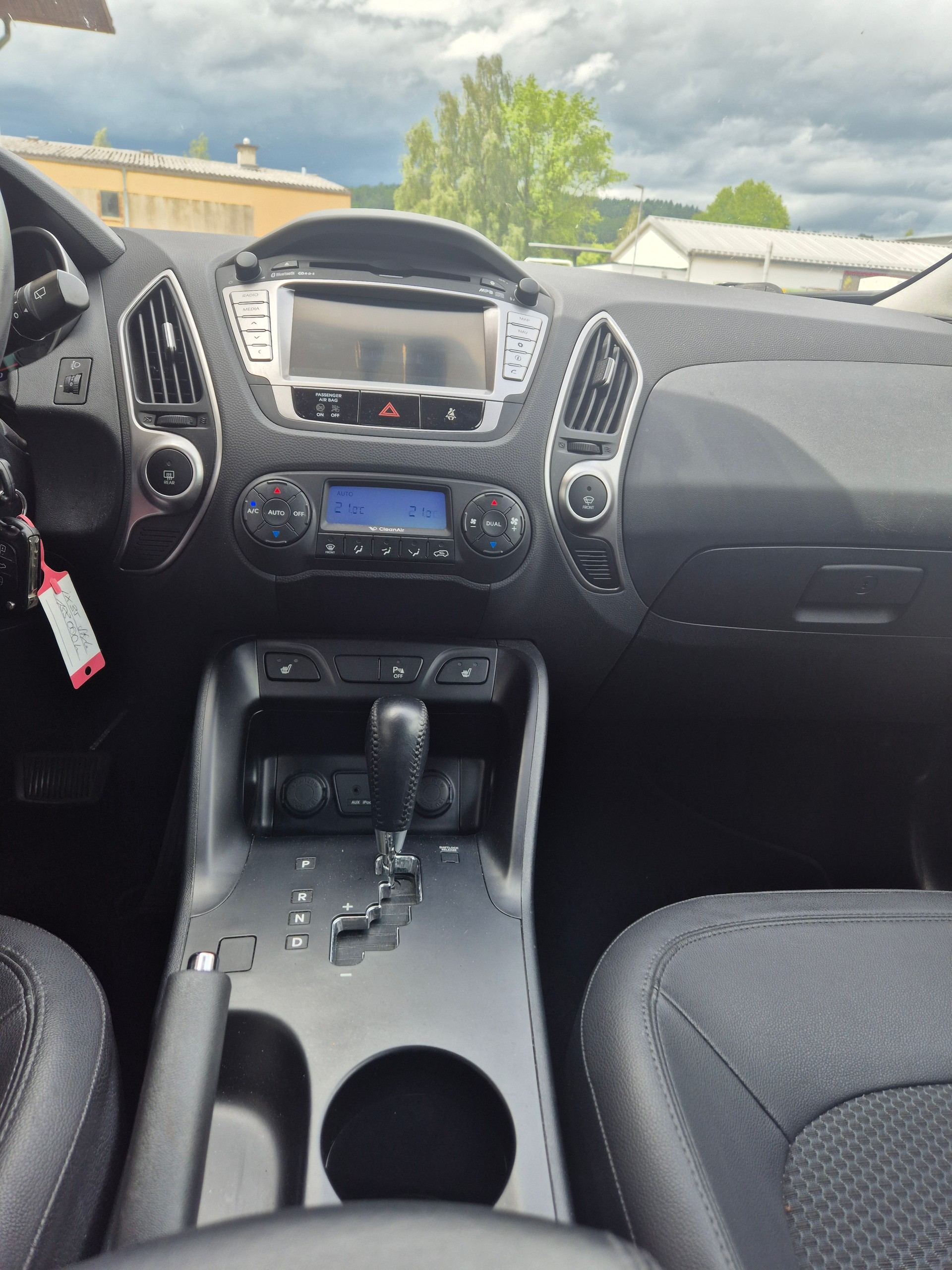 HYUNDAI iX 35 2.0 Premium 4WD Automatic-image-14