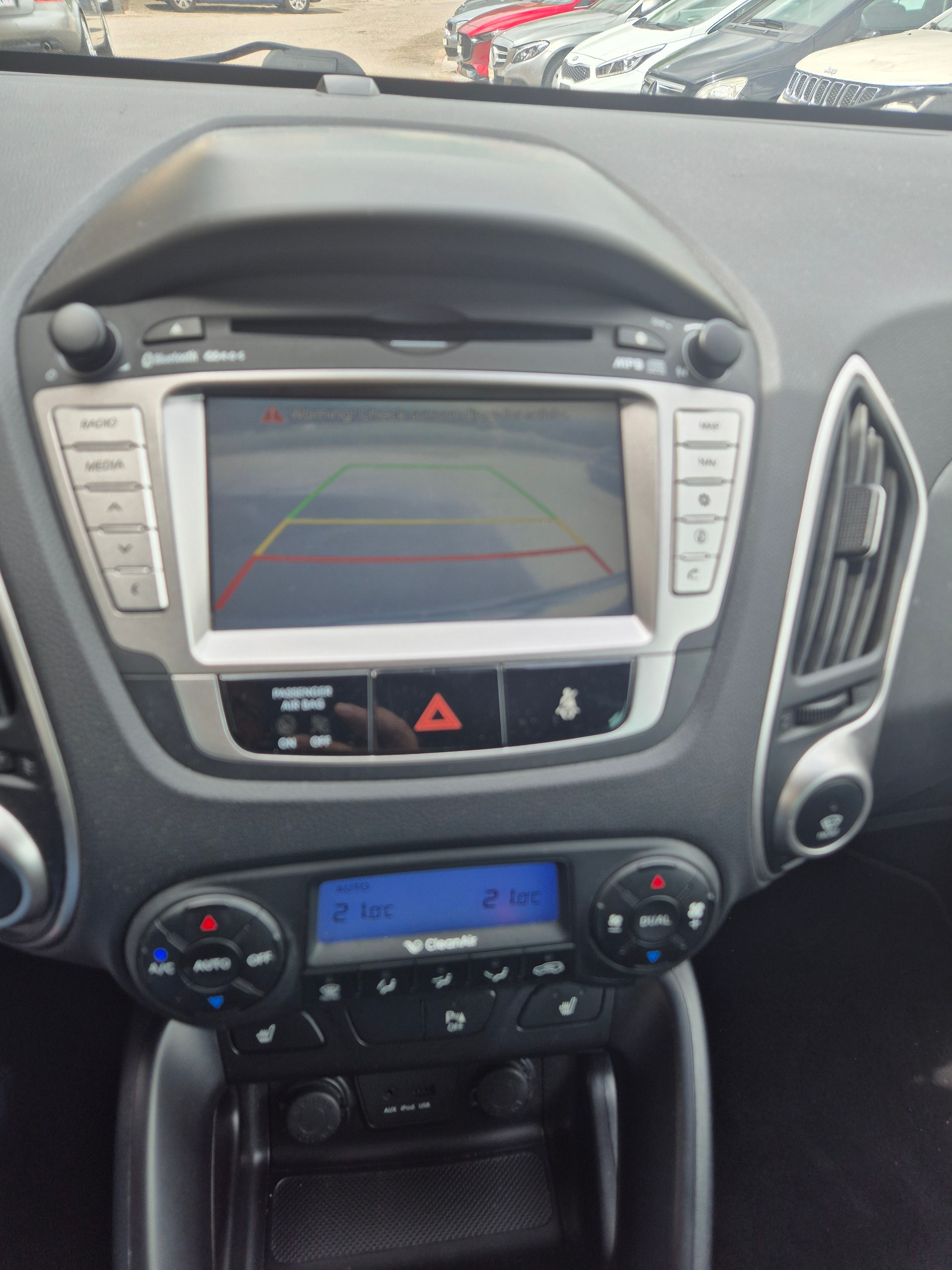 HYUNDAI iX 35 2.0 Premium 4WD Automatic-image-4