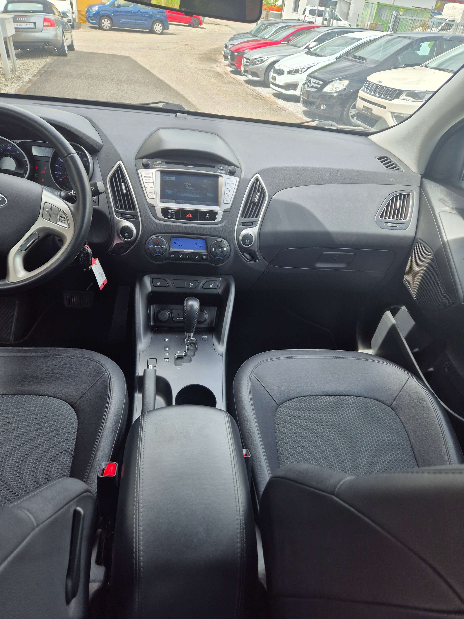 HYUNDAI iX 35 2.0 Premium 4WD Automatic-image-12