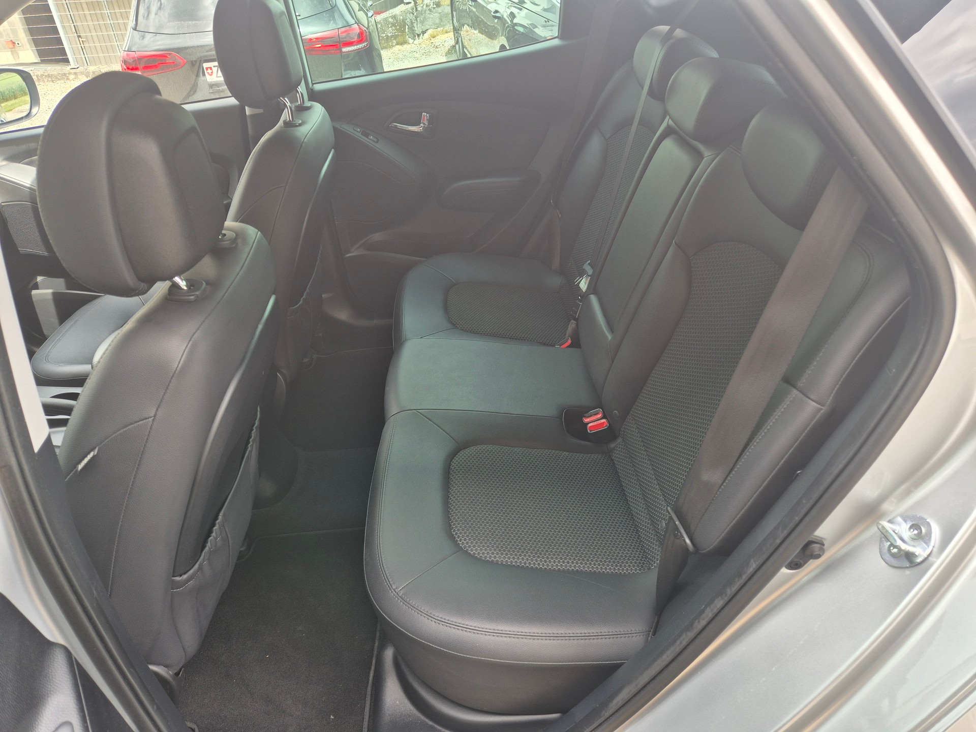 HYUNDAI iX 35 2.0 Premium 4WD Automatic-image-10