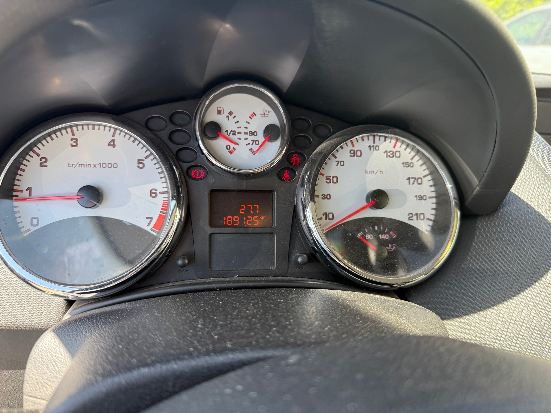 PEUGEOT 207 1.6 16V Turbo Sport-image-9
