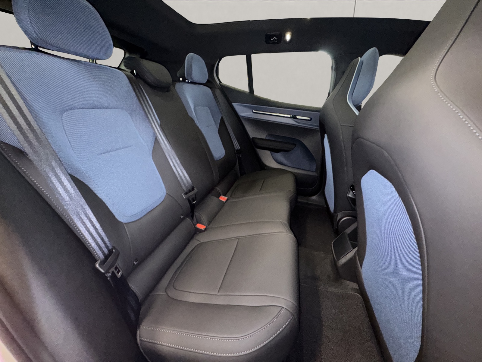VOLVO EX30 CC E60 Twin Performance AWD-image-14