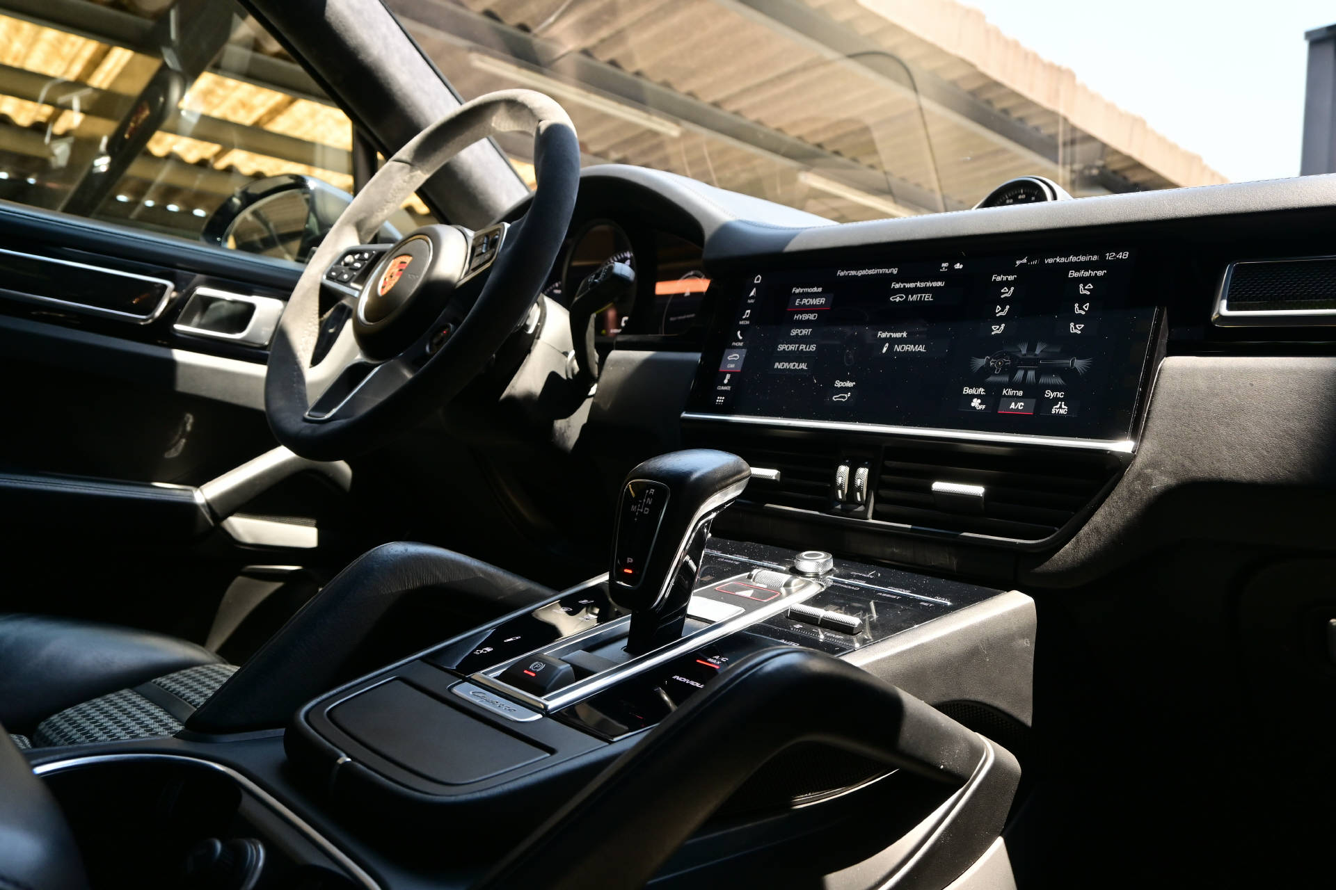 PORSCHE Cayenne Coupé V6 E-Hybrid-image-16