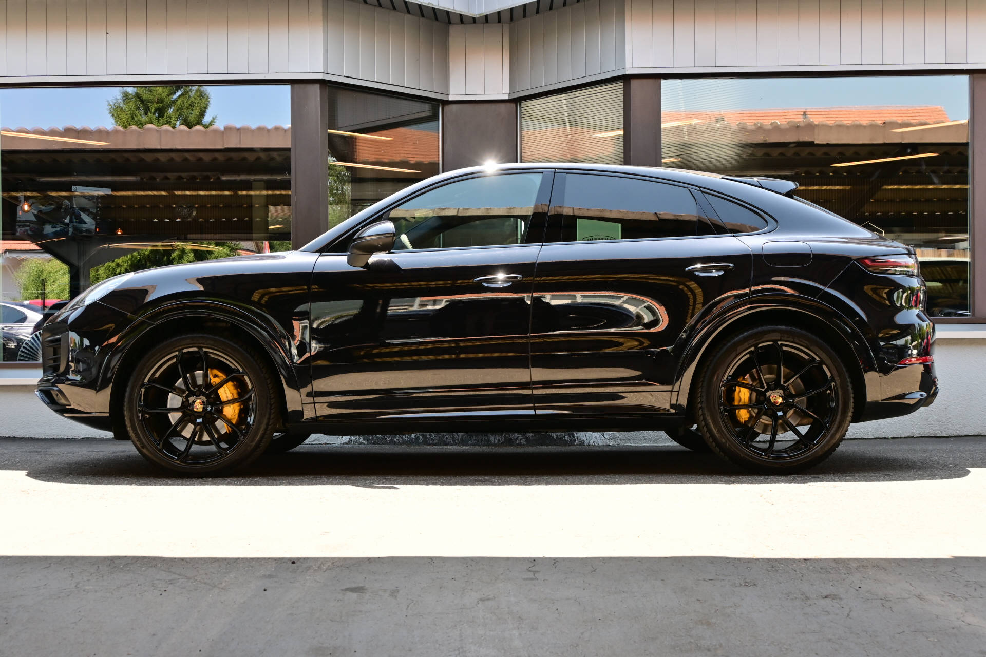 PORSCHE Cayenne Coupé V6 E-Hybrid-showroom-element-3