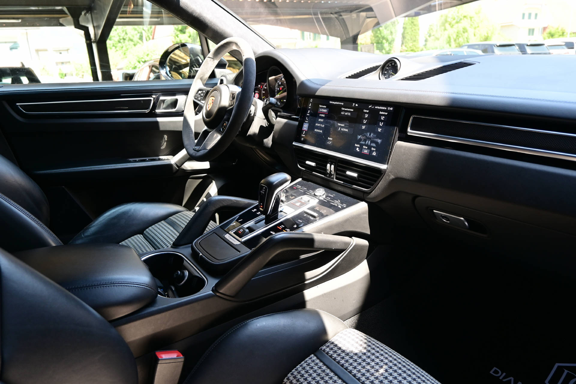 PORSCHE Cayenne Coupé V6 E-Hybrid-image-21