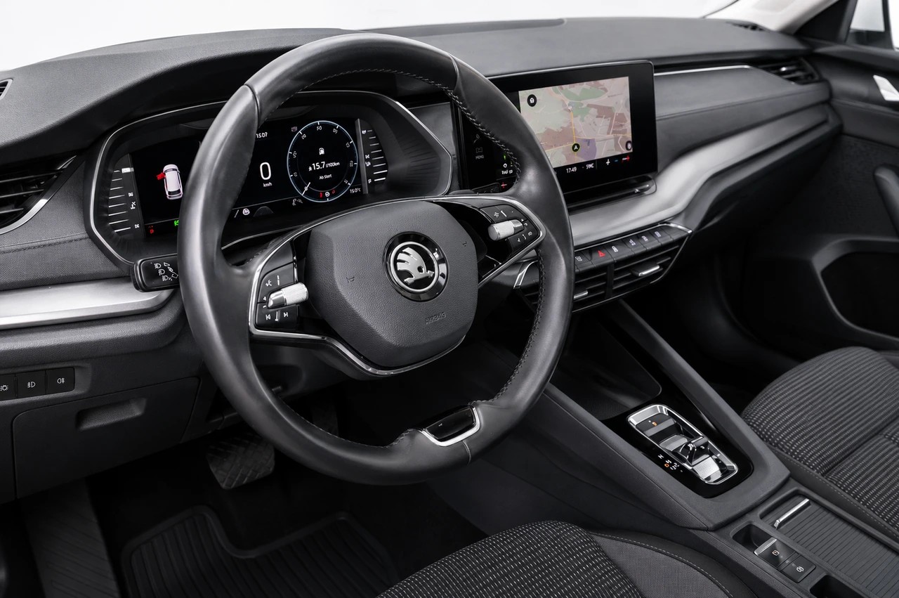 SKODA Octavia Combi 2.0 TDI Ambition DSG-image-9
