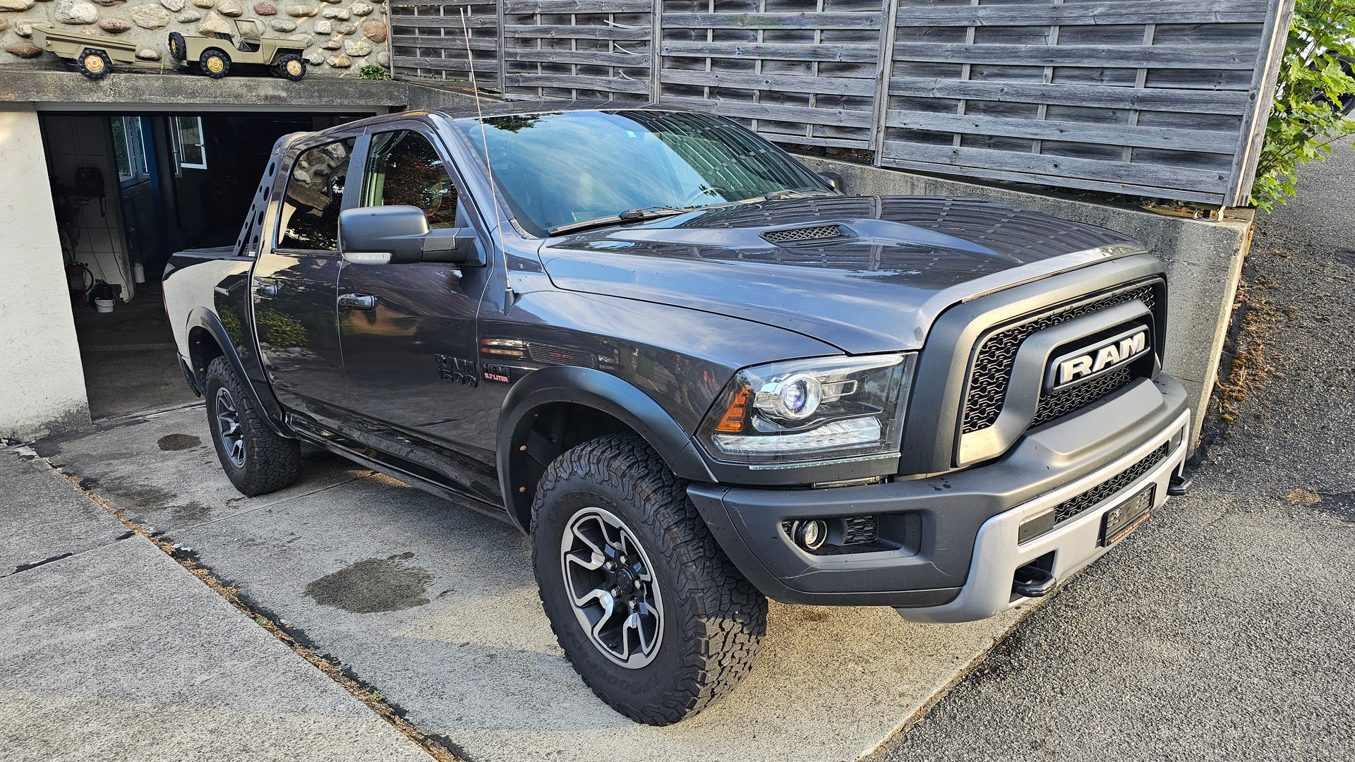 DODGE RAM 5.7 Rebel
