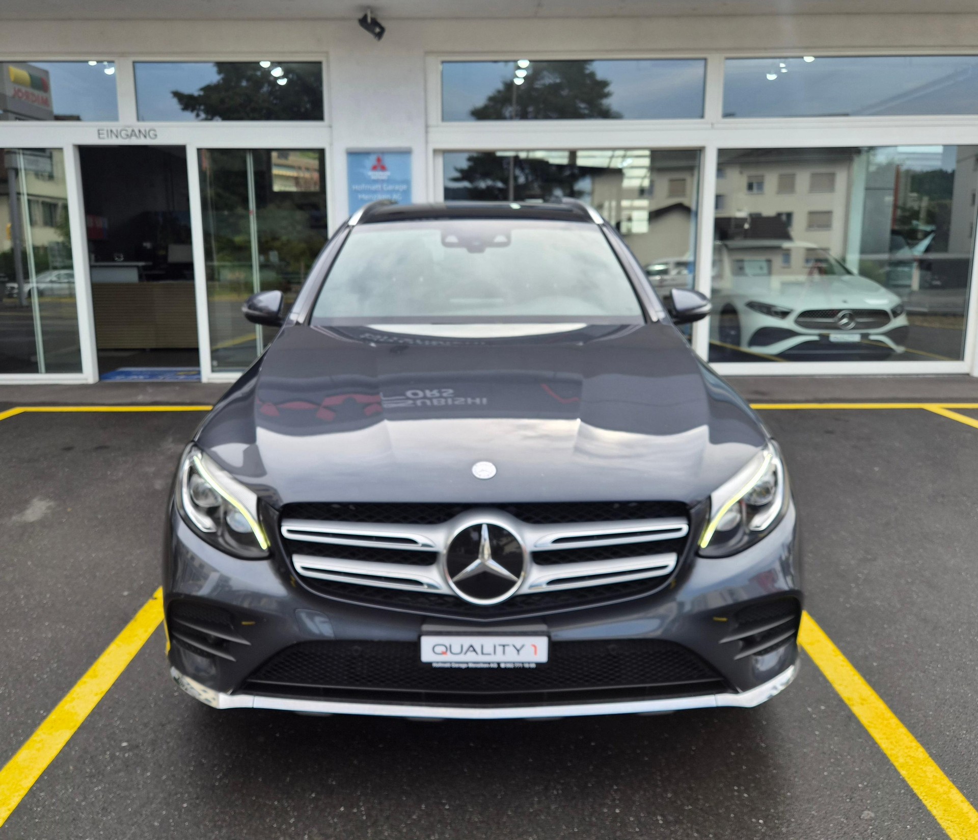 MERCEDES-BENZ GLC 250 d AMG Line 4m-image-1