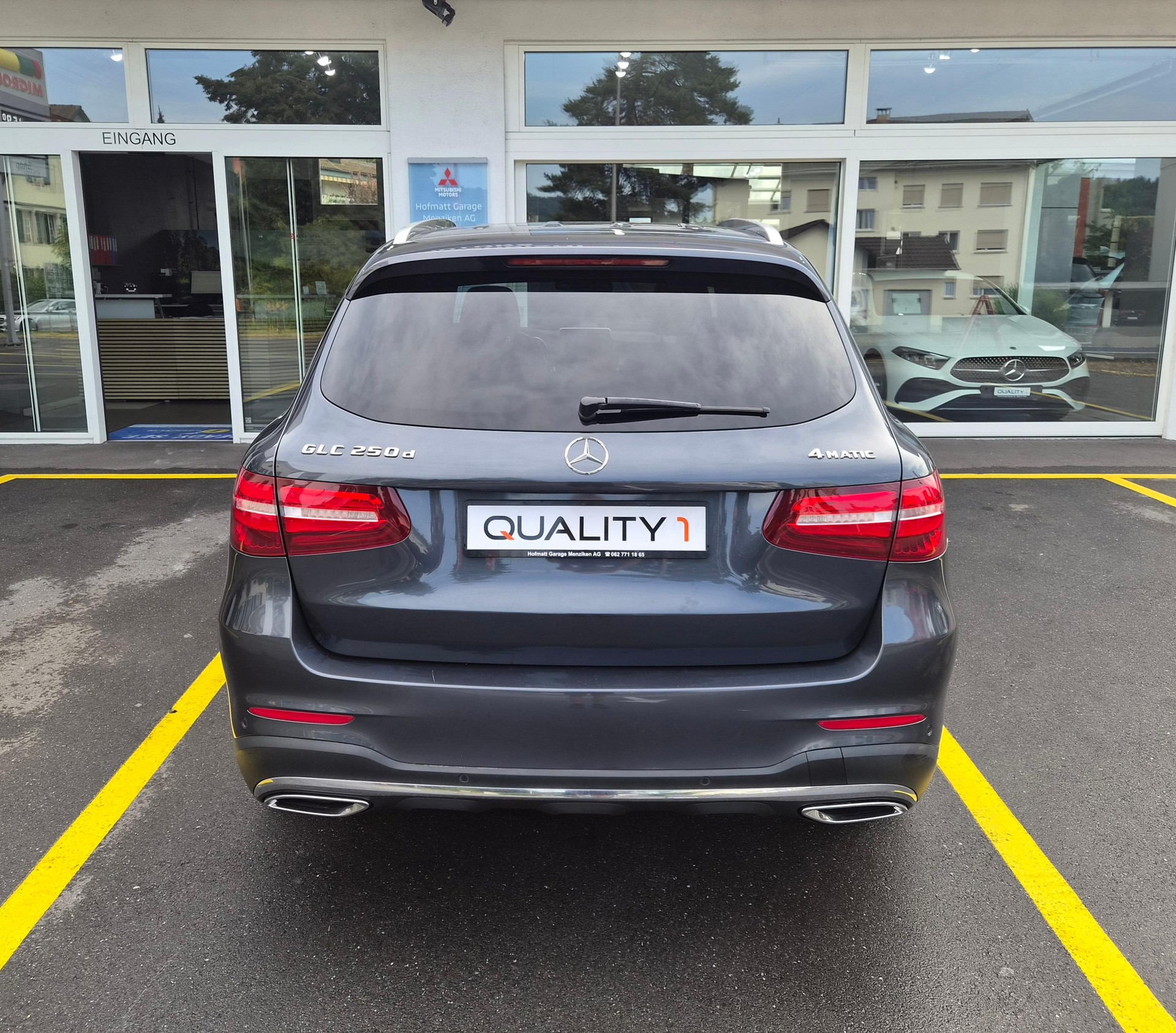 MERCEDES-BENZ GLC 250 d AMG Line 4m-image-4