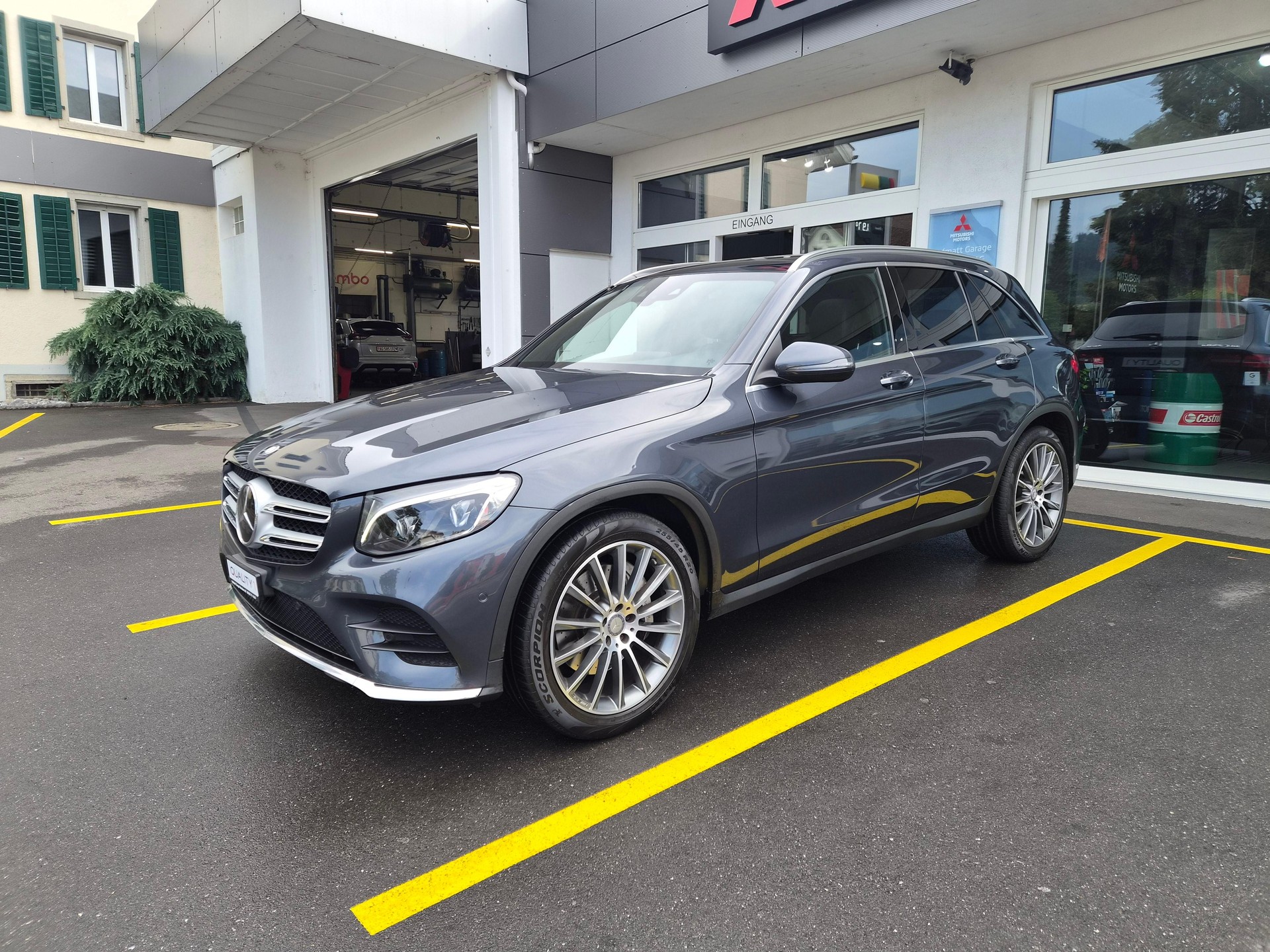 MERCEDES-BENZ GLC 250 d AMG Line 4m-image-2