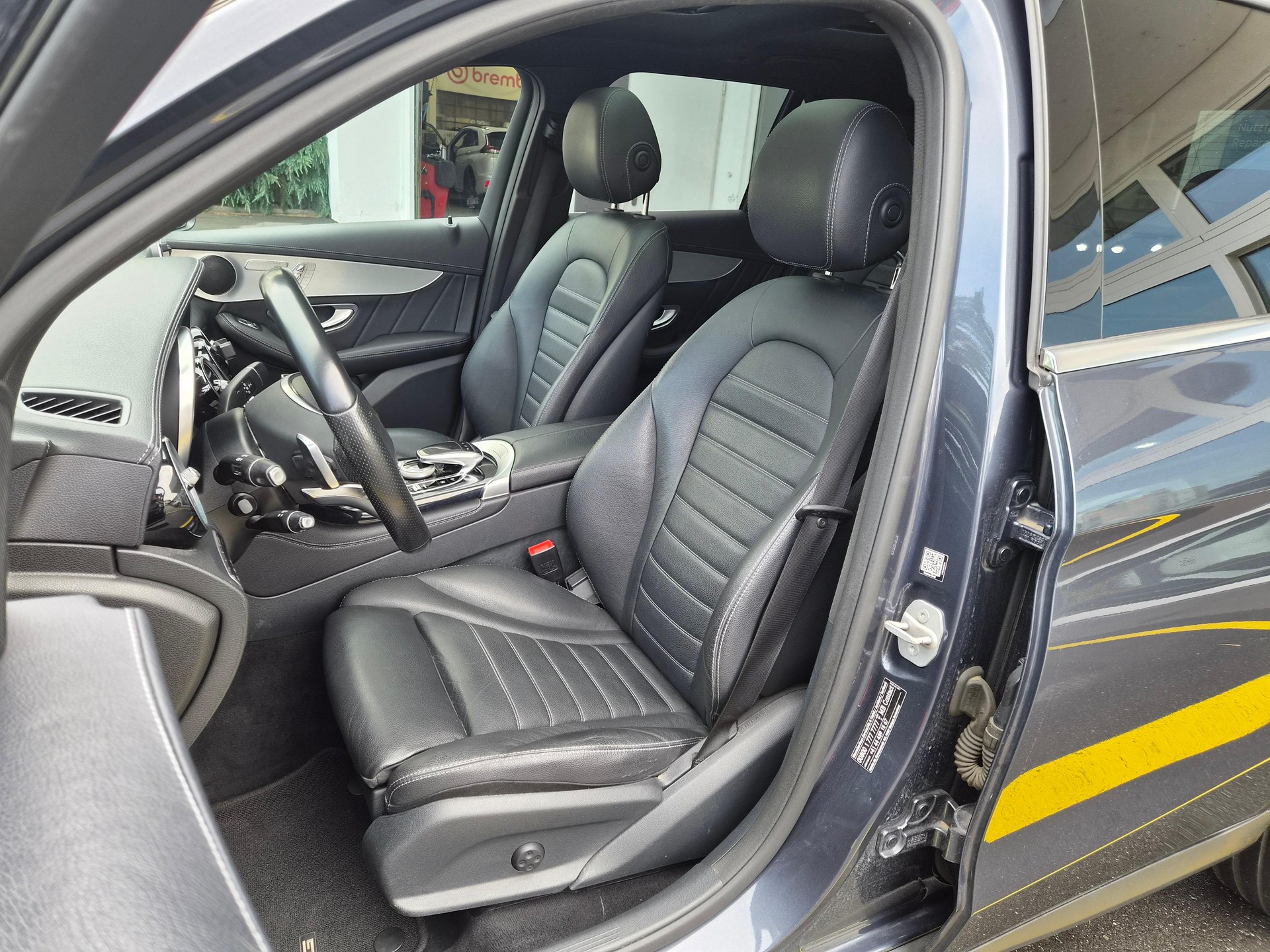 MERCEDES-BENZ GLC 250 d AMG Line 4m-image-8