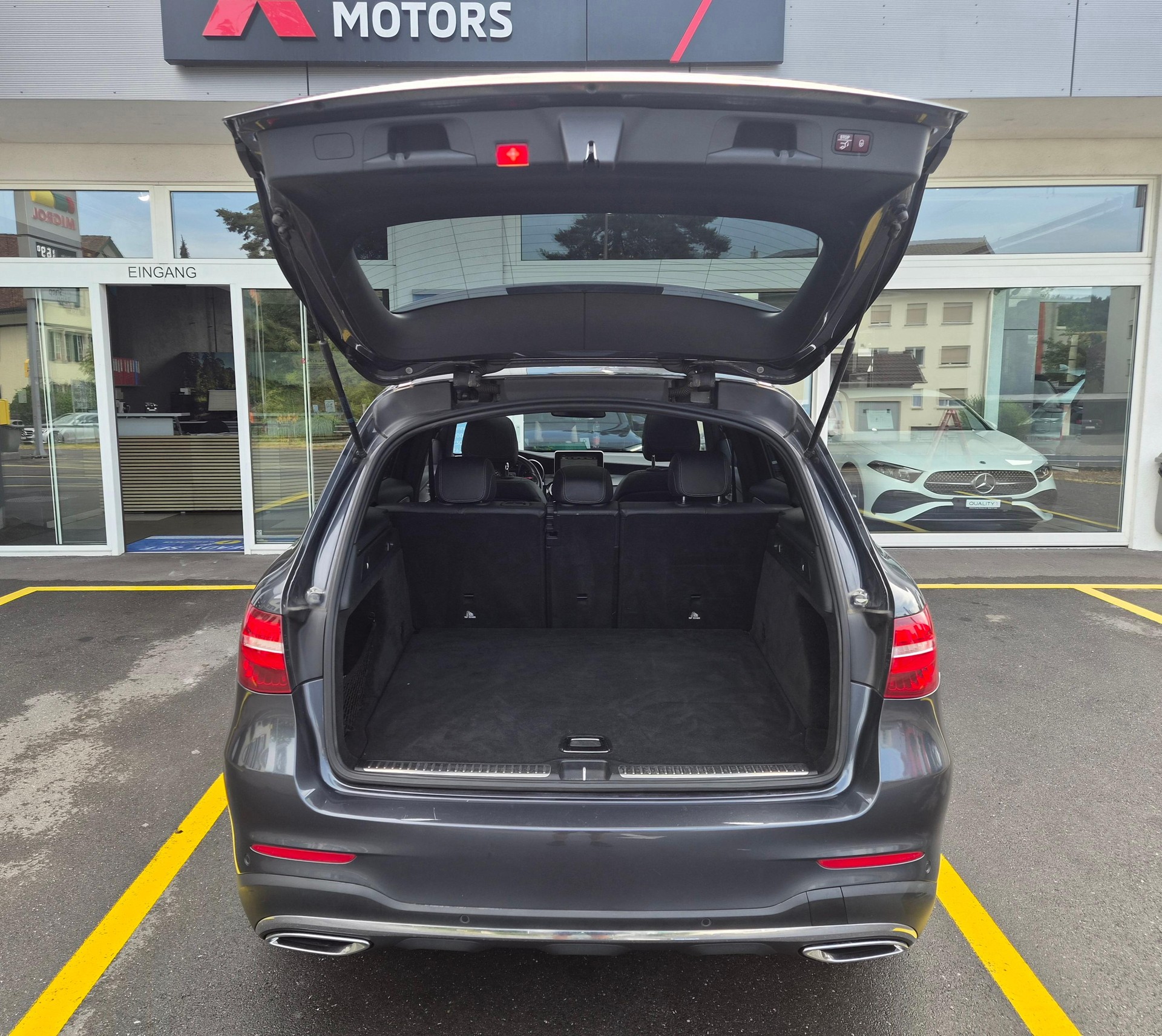 MERCEDES-BENZ GLC 250 d AMG Line 4m-image-5