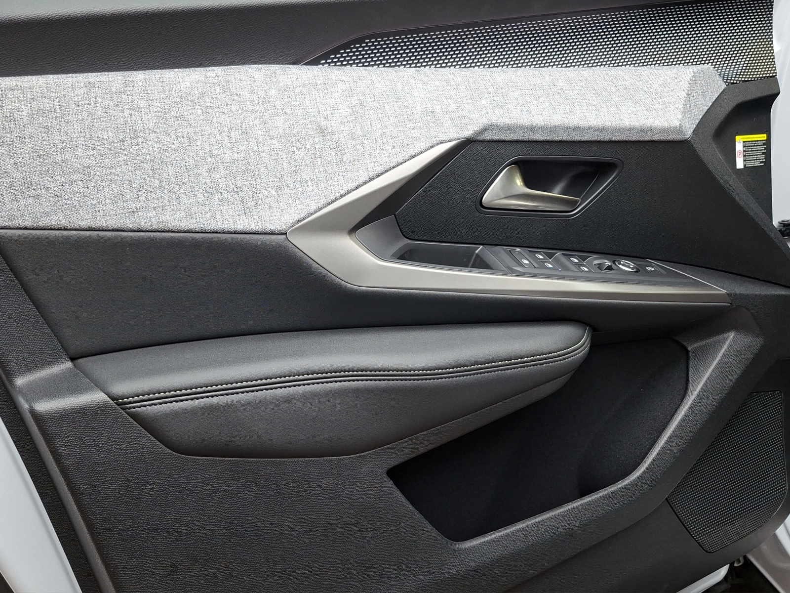 PEUGEOT 5008 1.6 PHEV GT-image-10