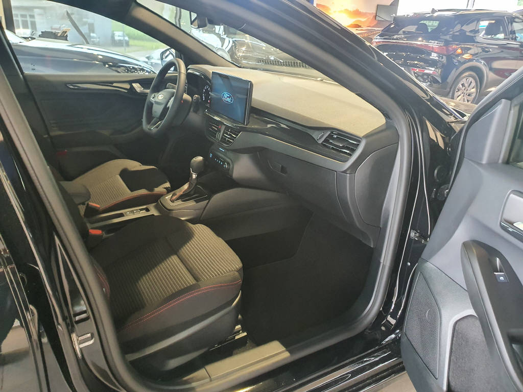 FORD Focus Station Wagon 1.0i EcoB Hybrid 155 ST-Line-image-8
