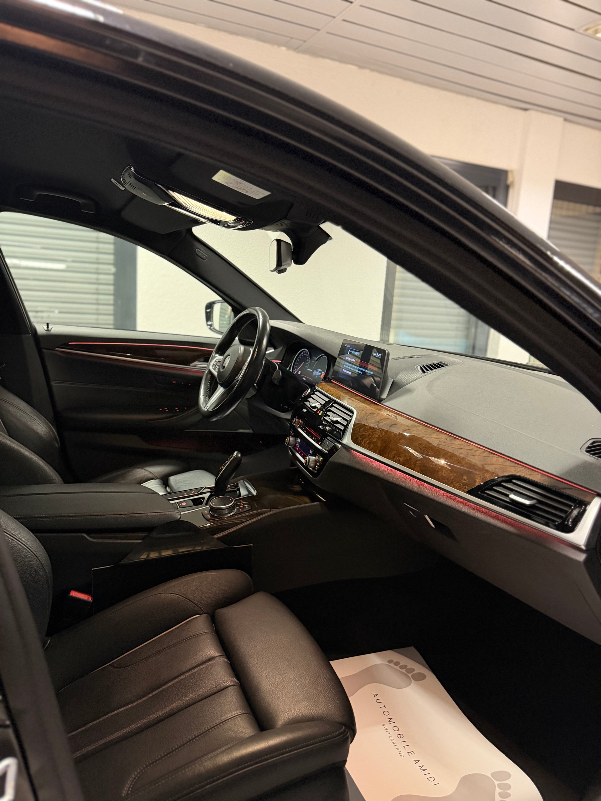 BMW M550i xDrive Steptronic-image-10