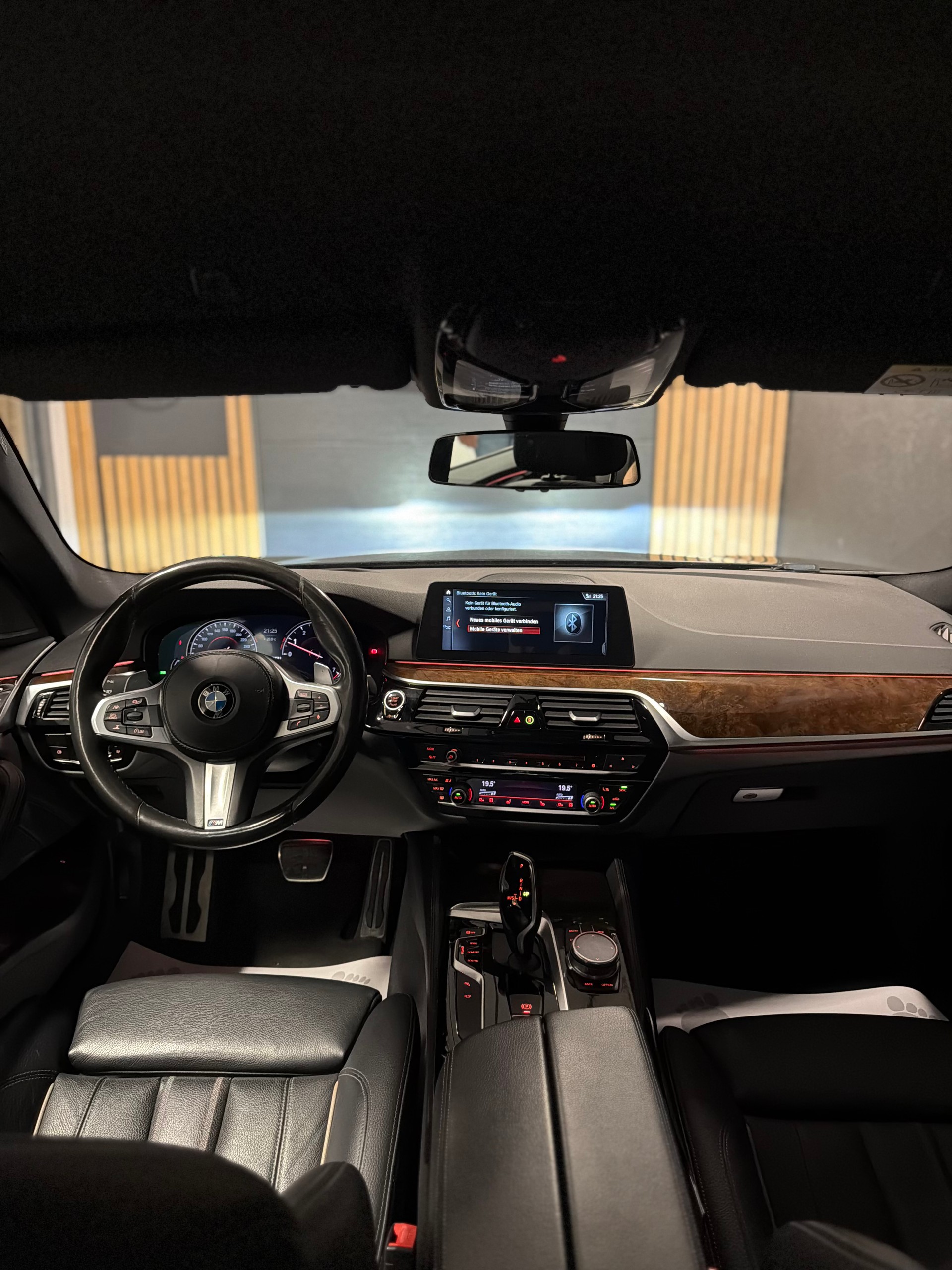 BMW M550i xDrive Steptronic-image-11