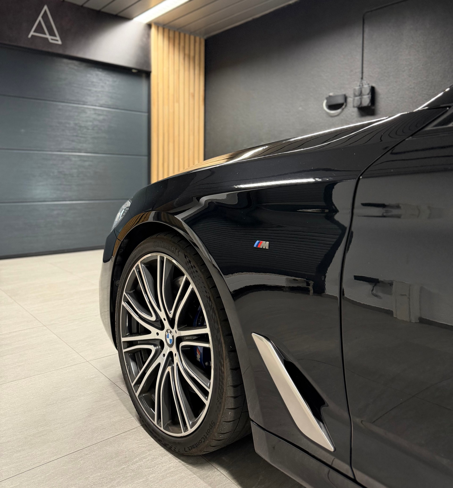 BMW M550i xDrive Steptronic-image-6
