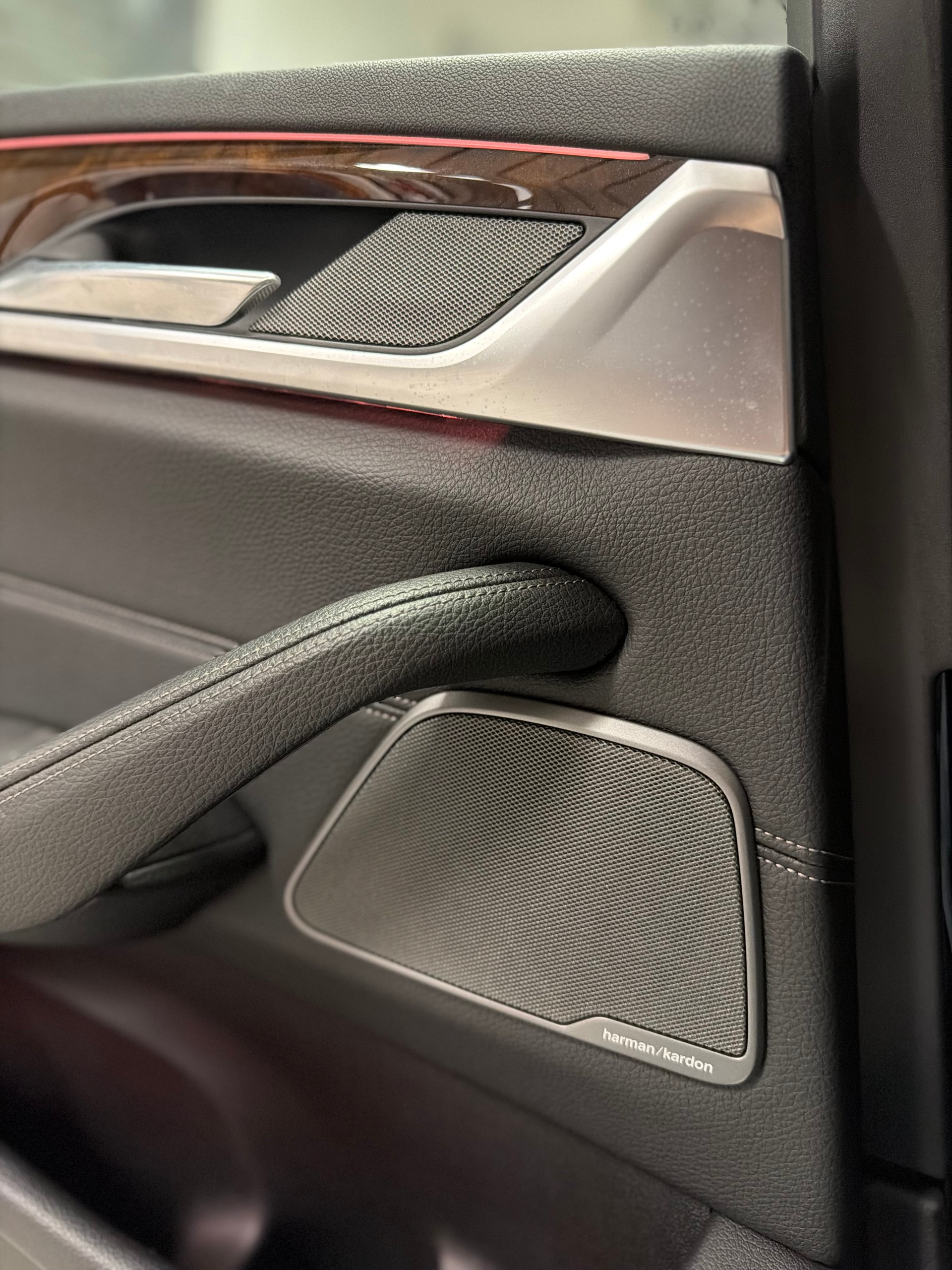 BMW M550i xDrive Steptronic-image-18