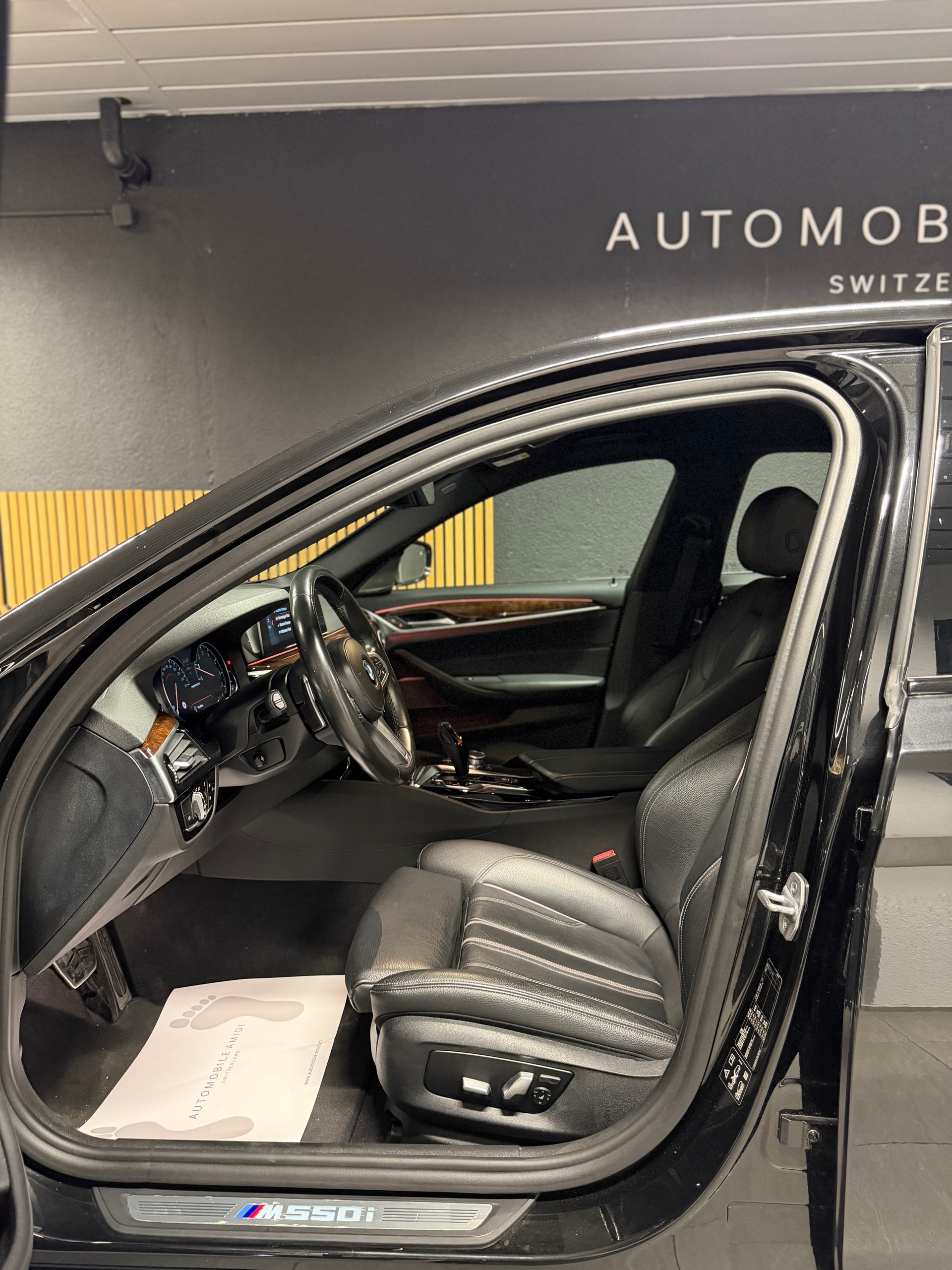 BMW M550i xDrive Steptronic-image-9