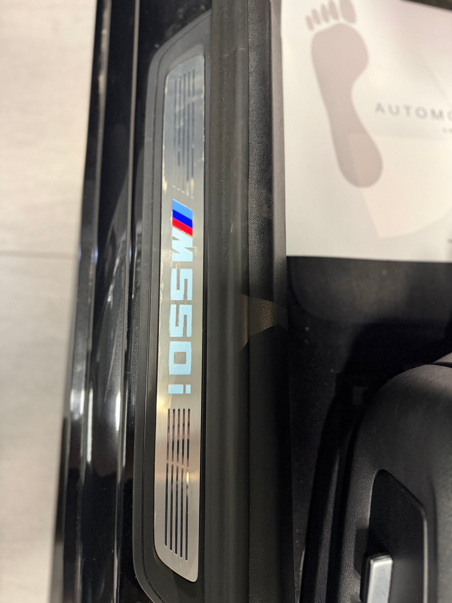 BMW M550i xDrive Steptronic-image-15