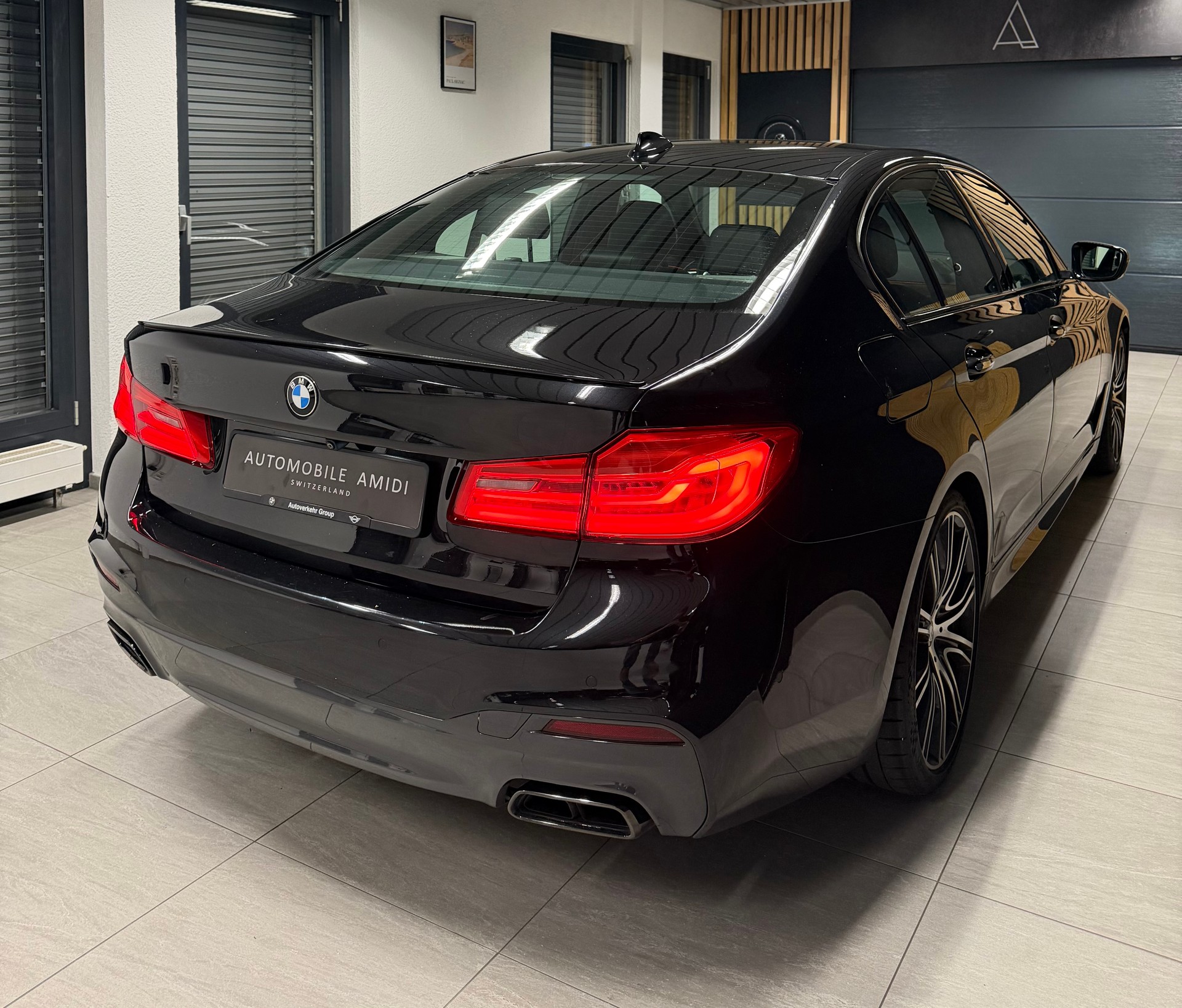 BMW M550i xDrive Steptronic-image-4