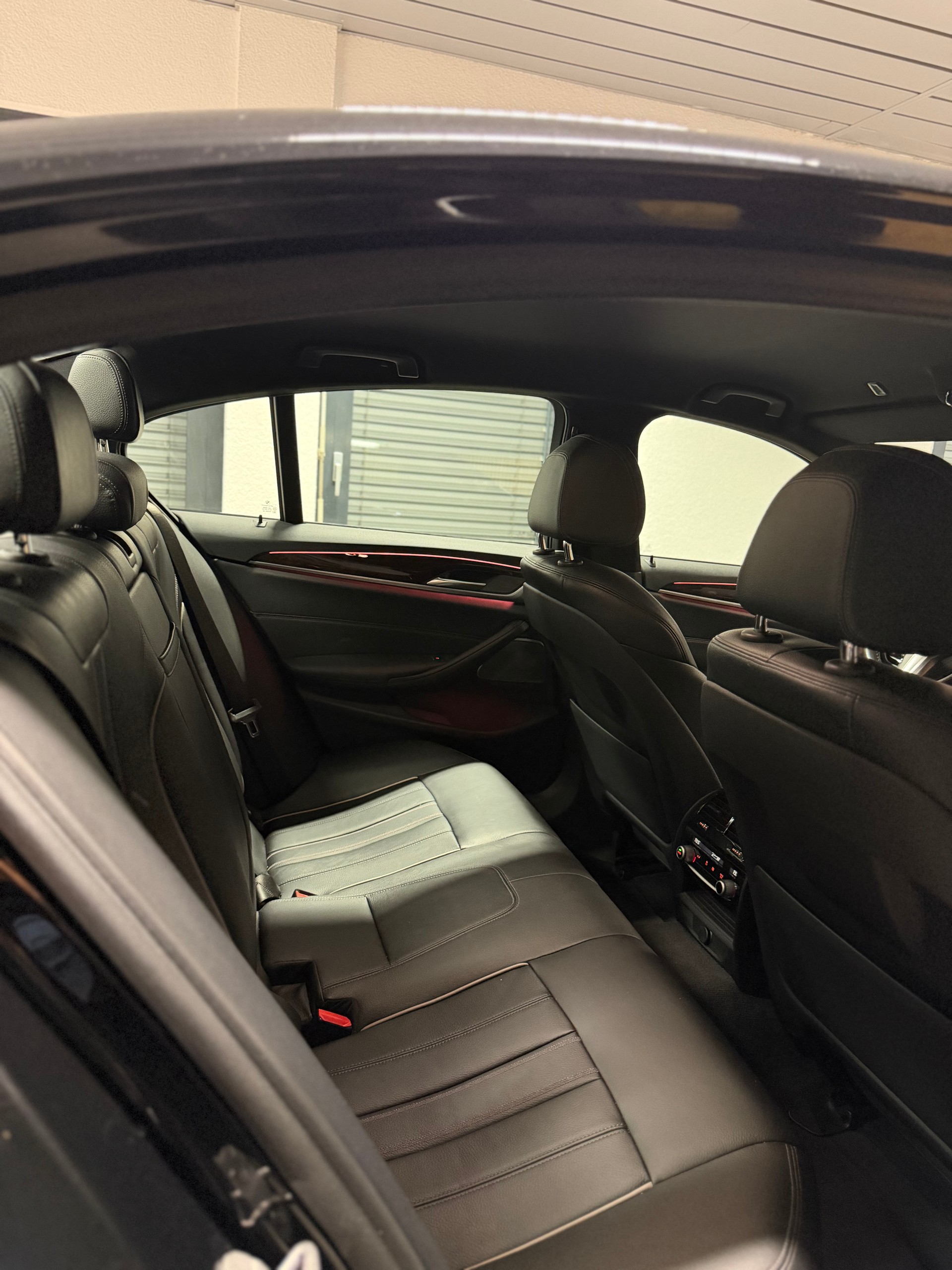 BMW M550i xDrive Steptronic-image-13
