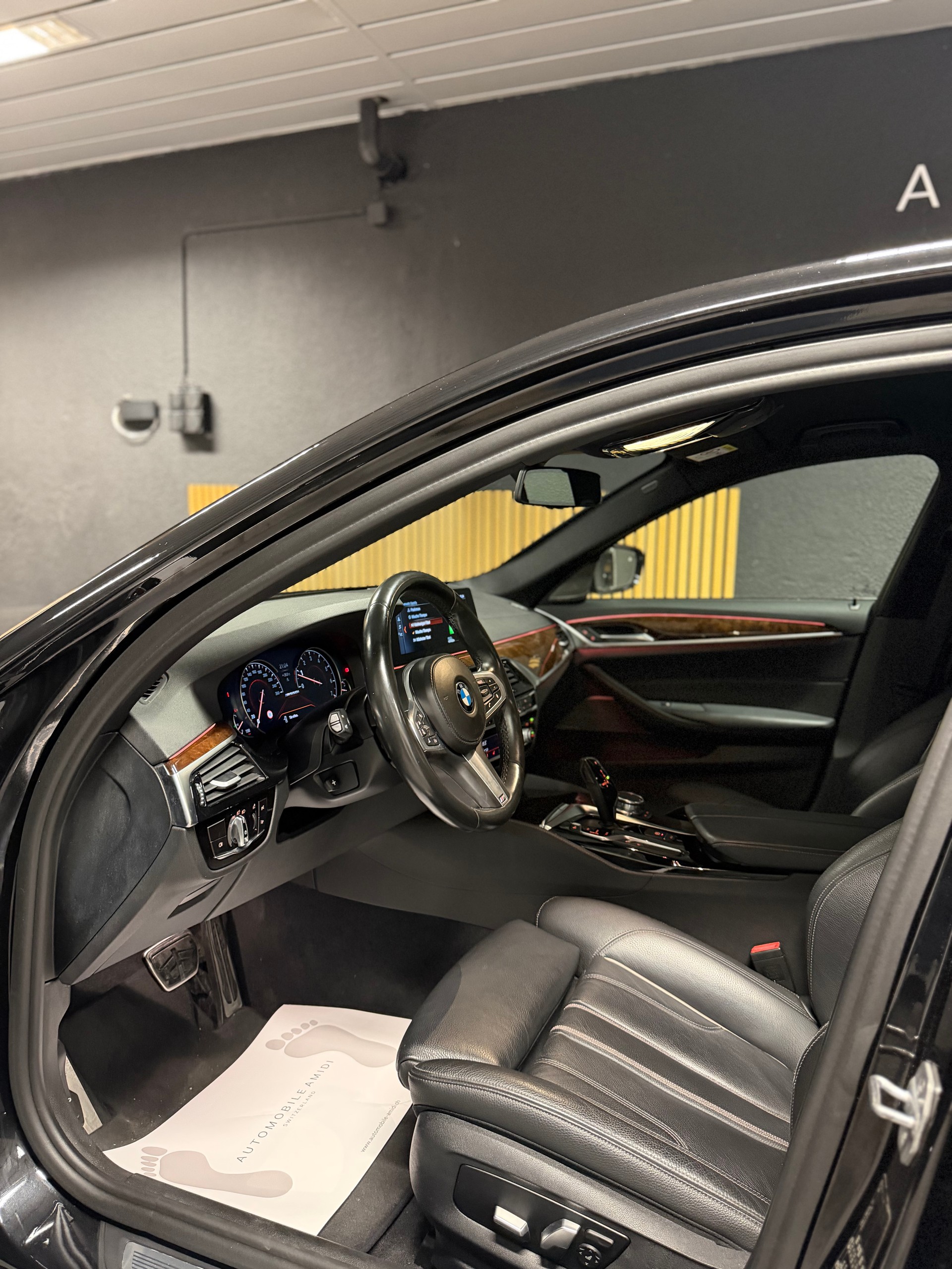 BMW M550i xDrive Steptronic-image-8