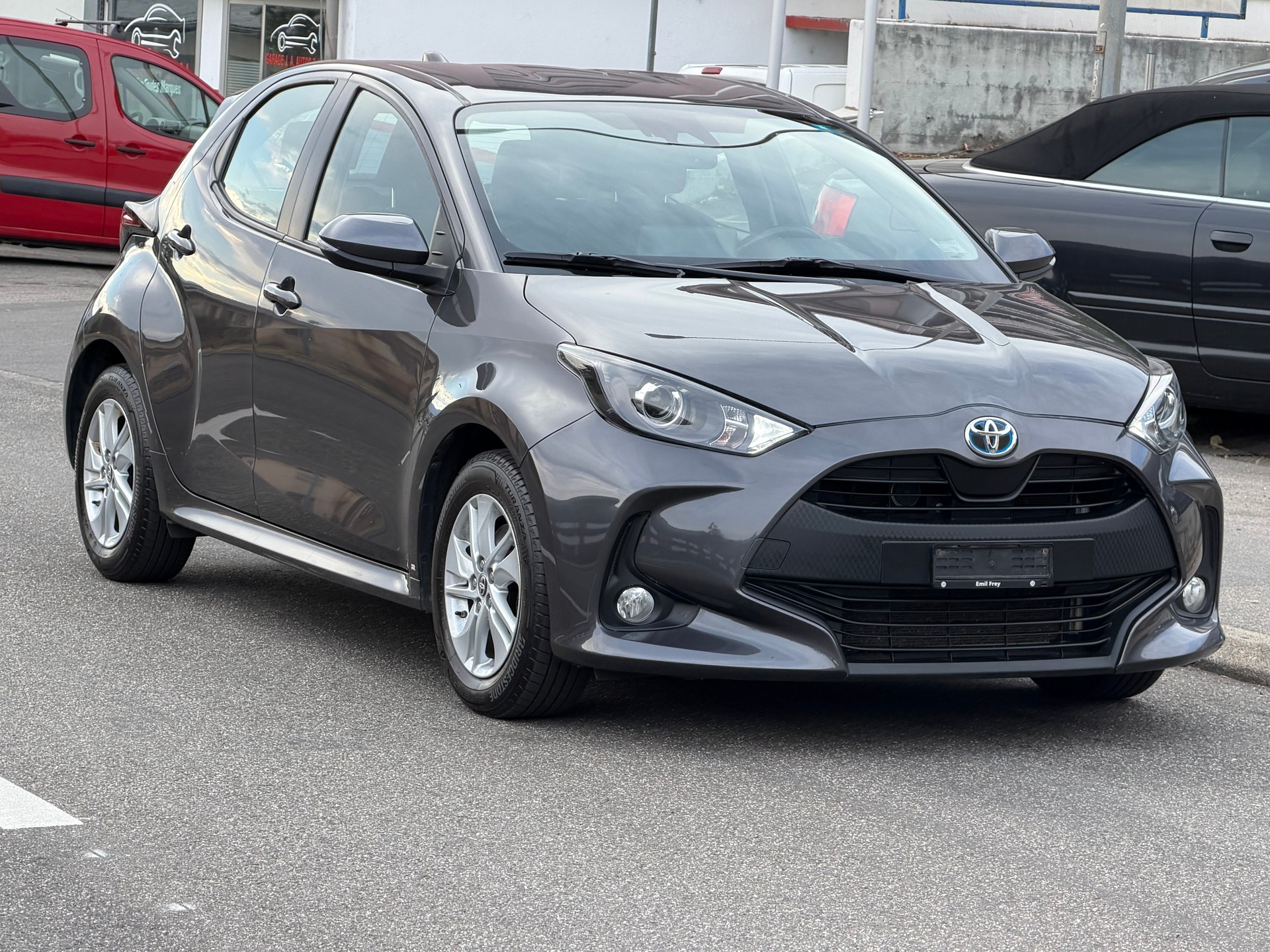 TOYOTA Yaris 1.5 Trend e-CVT-showroom-element-2