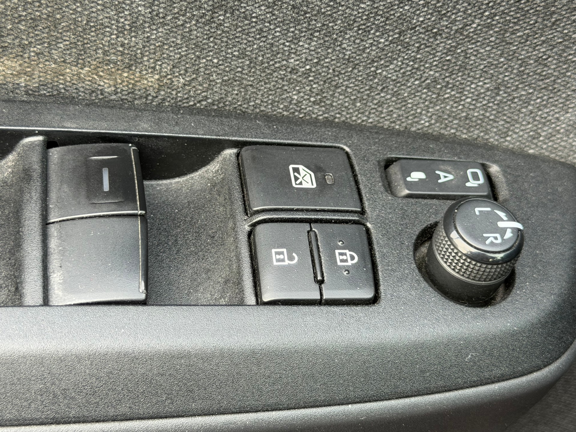 TOYOTA Yaris 1.5 Trend e-CVT-image-16