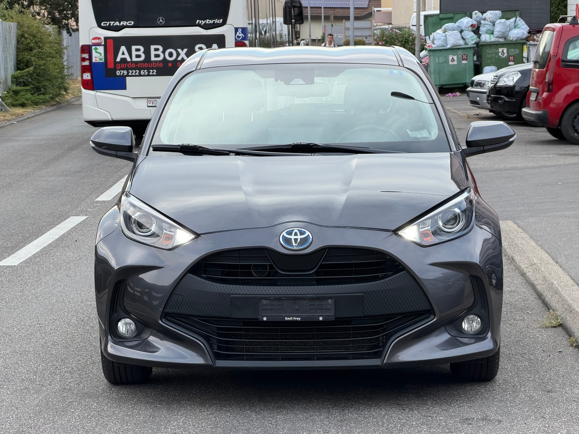 TOYOTA Yaris 1.5 Trend e-CVT-showroom-element-1