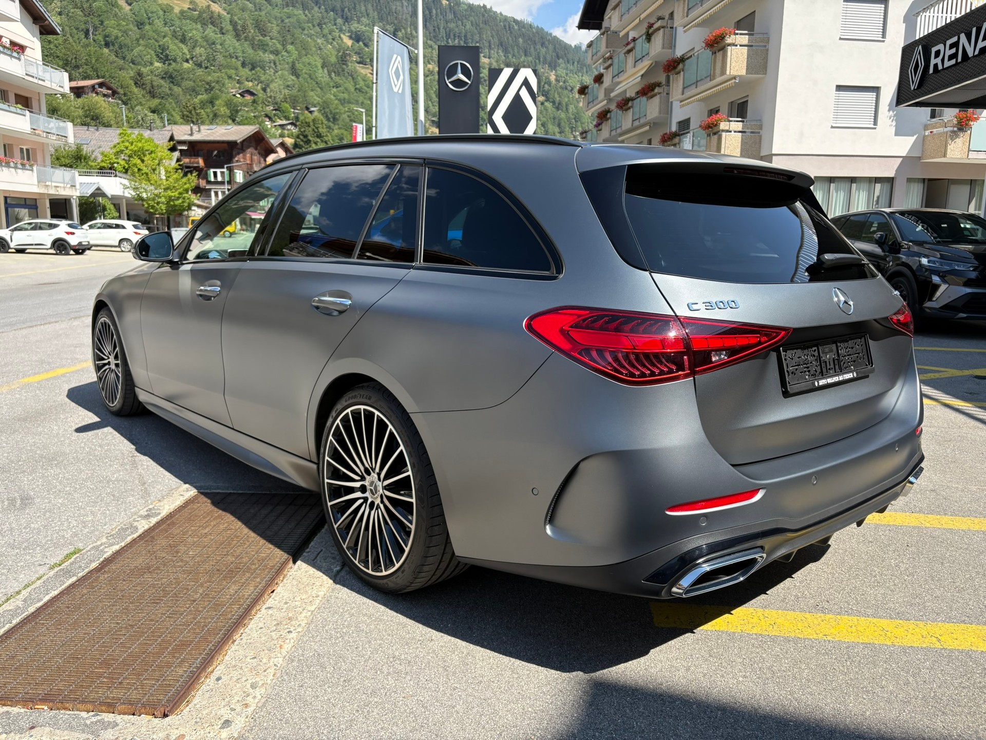 MERCEDES-BENZ C 300 T 4 Matic AMG Line-image-6