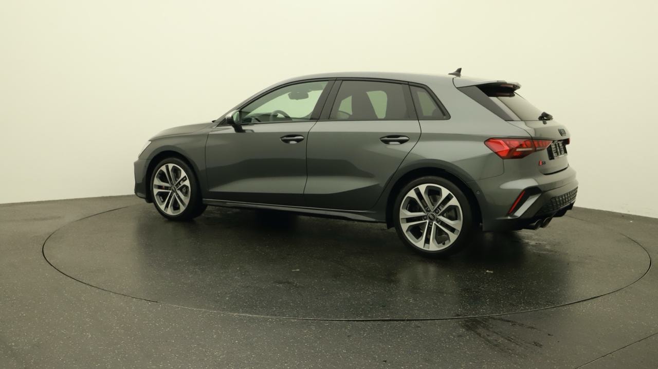 AUDI S3 Sportback TFSI quattro S-tronic-image-2