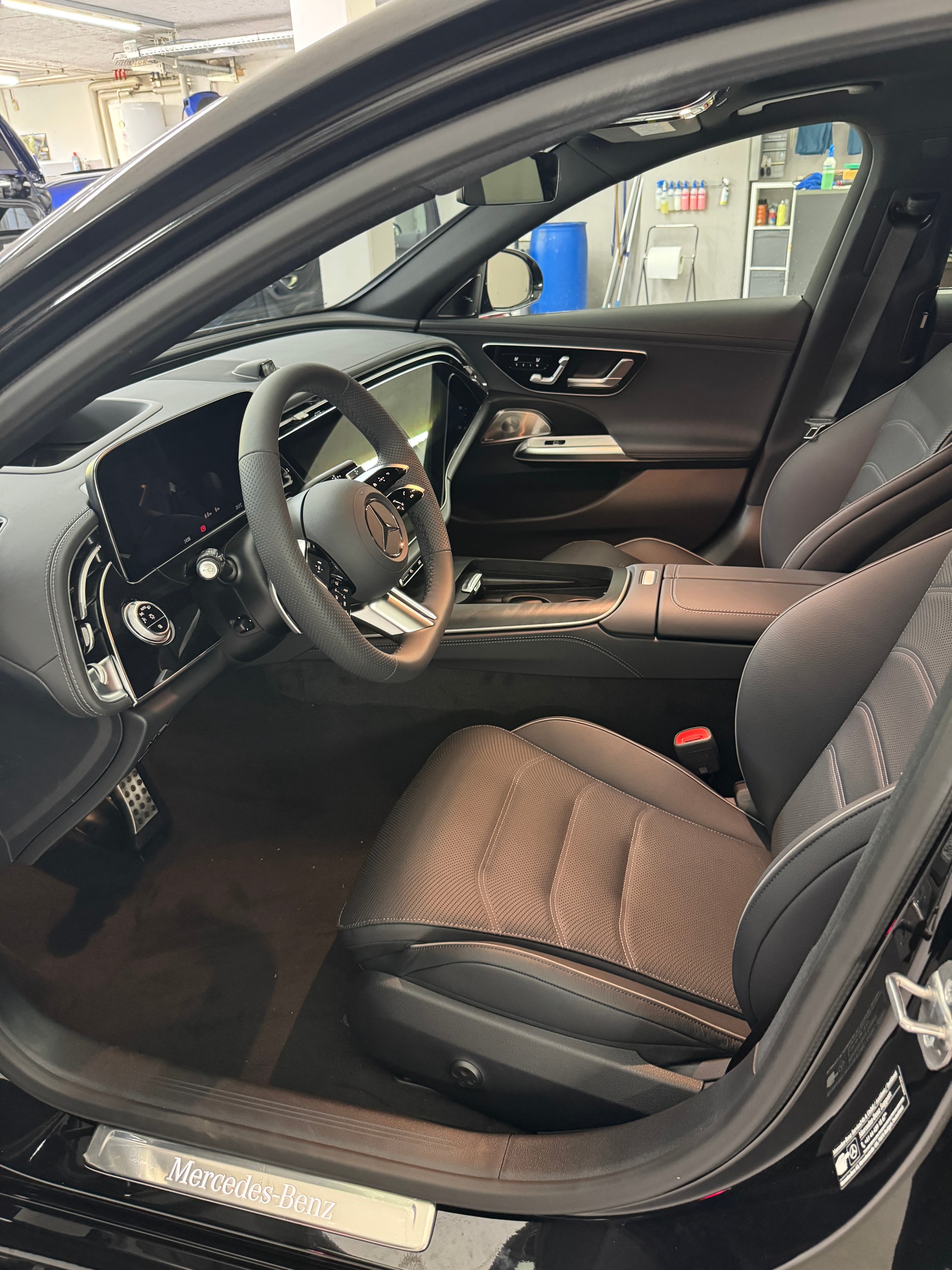 MERCEDES-BENZ E 220 d 4MATIC T-Modell Swiss Star-image-7