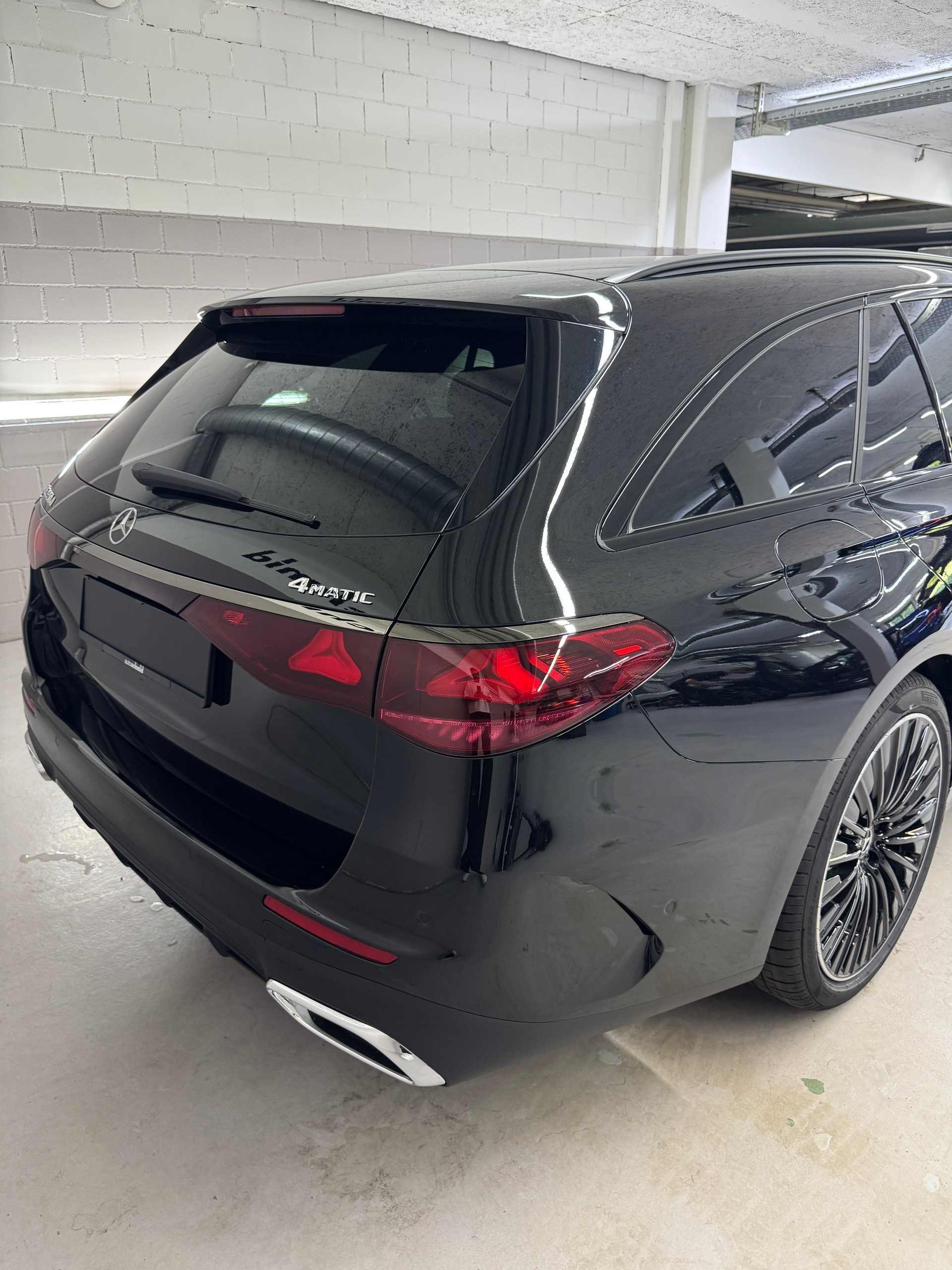 MERCEDES-BENZ E 220 d 4MATIC T-Modell Swiss Star-image-5