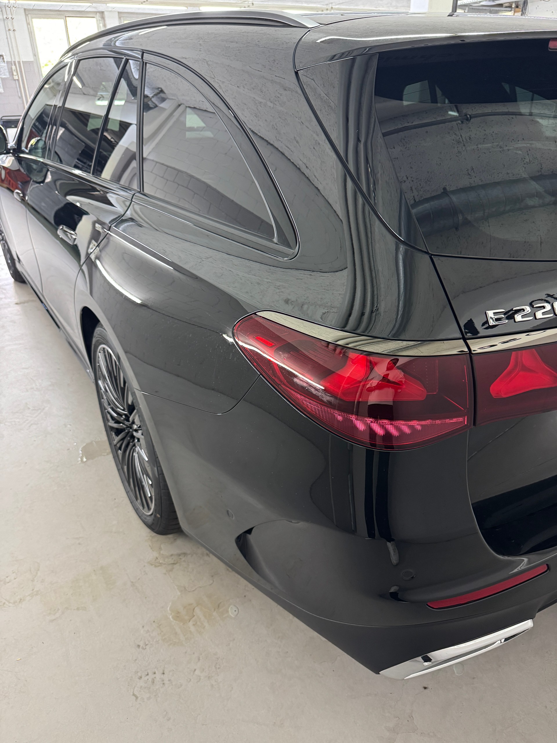 MERCEDES-BENZ E 220 d 4MATIC T-Modell Swiss Star-image-6