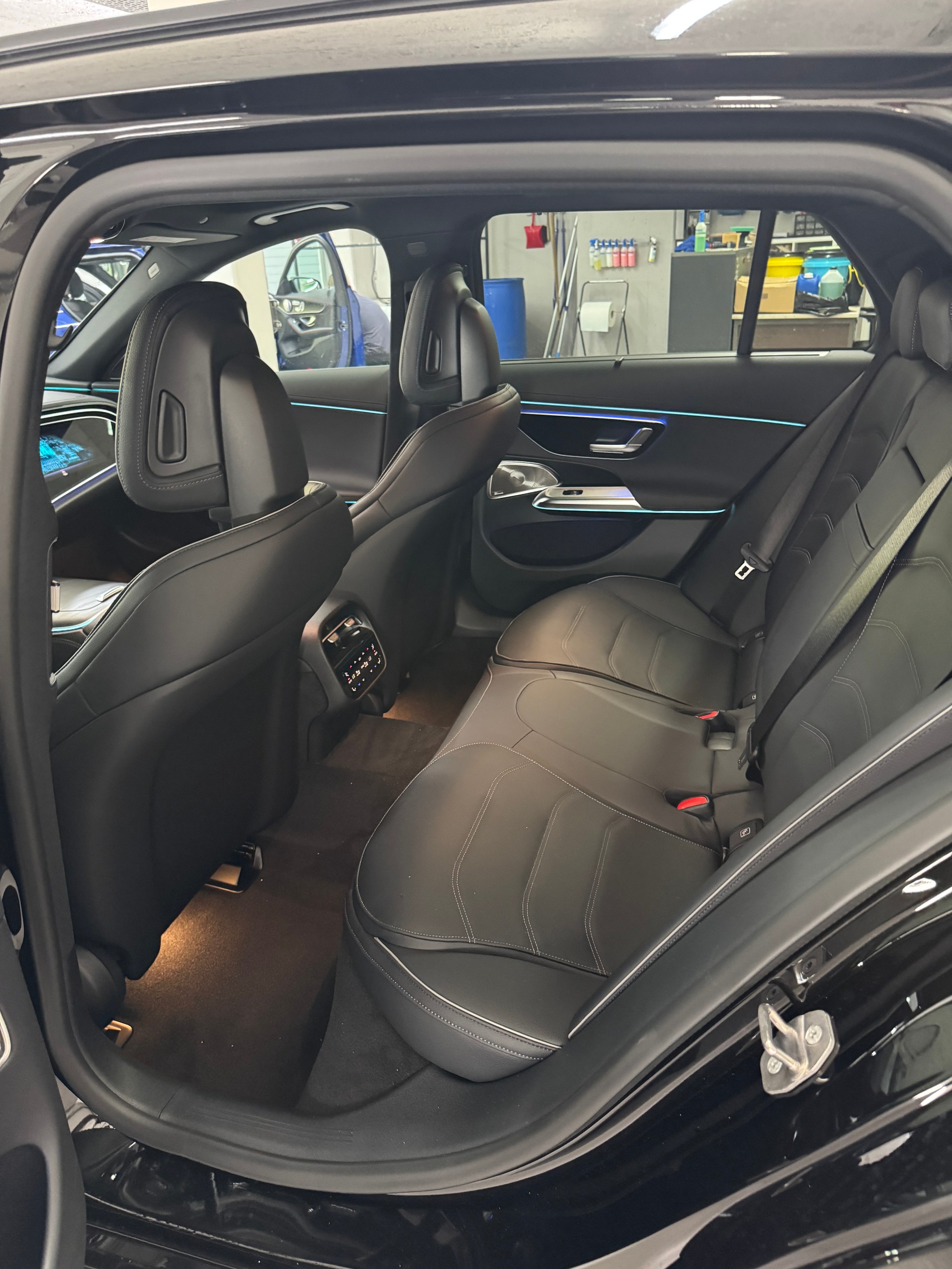 MERCEDES-BENZ E 220 d 4MATIC T-Modell Swiss Star-image-13