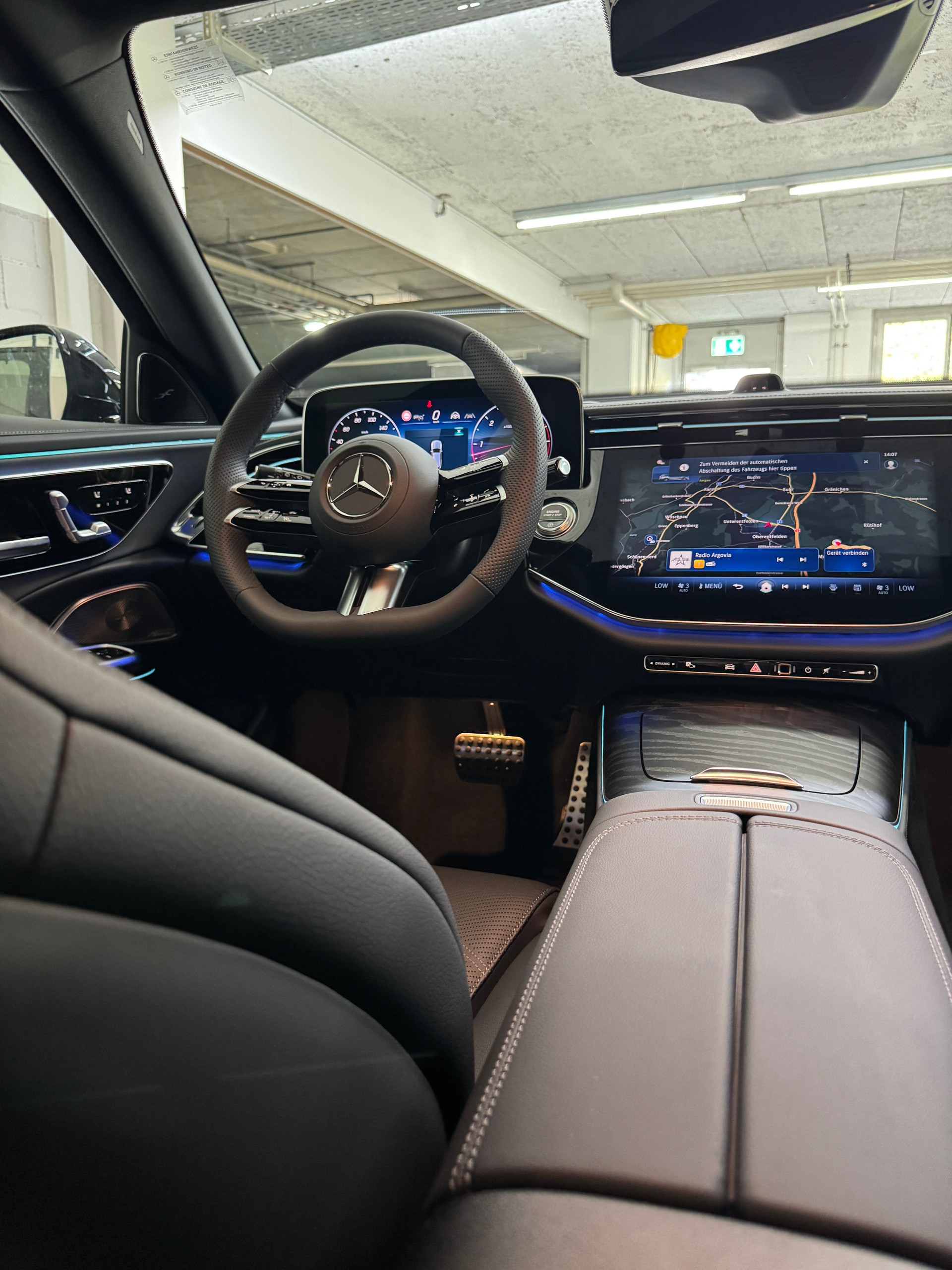 MERCEDES-BENZ E 220 d 4MATIC T-Modell Swiss Star-image-16