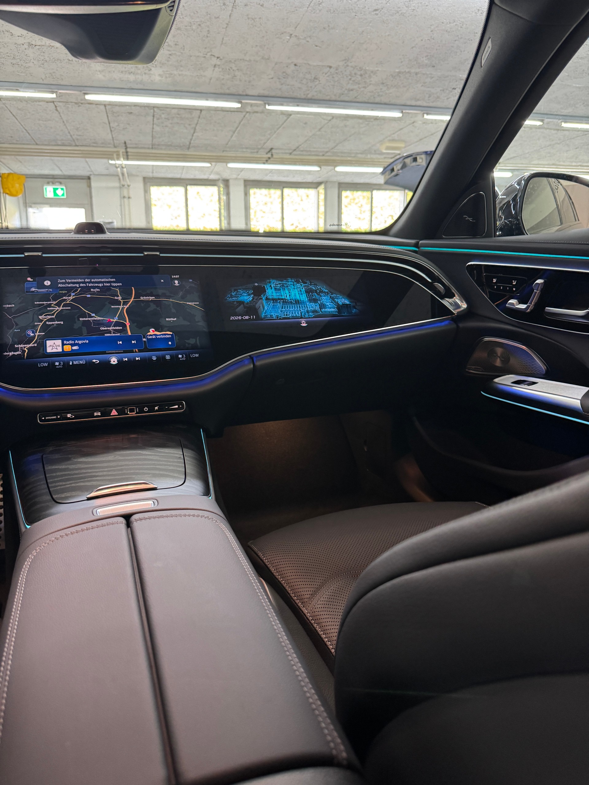MERCEDES-BENZ E 220 d 4MATIC T-Modell Swiss Star-image-17