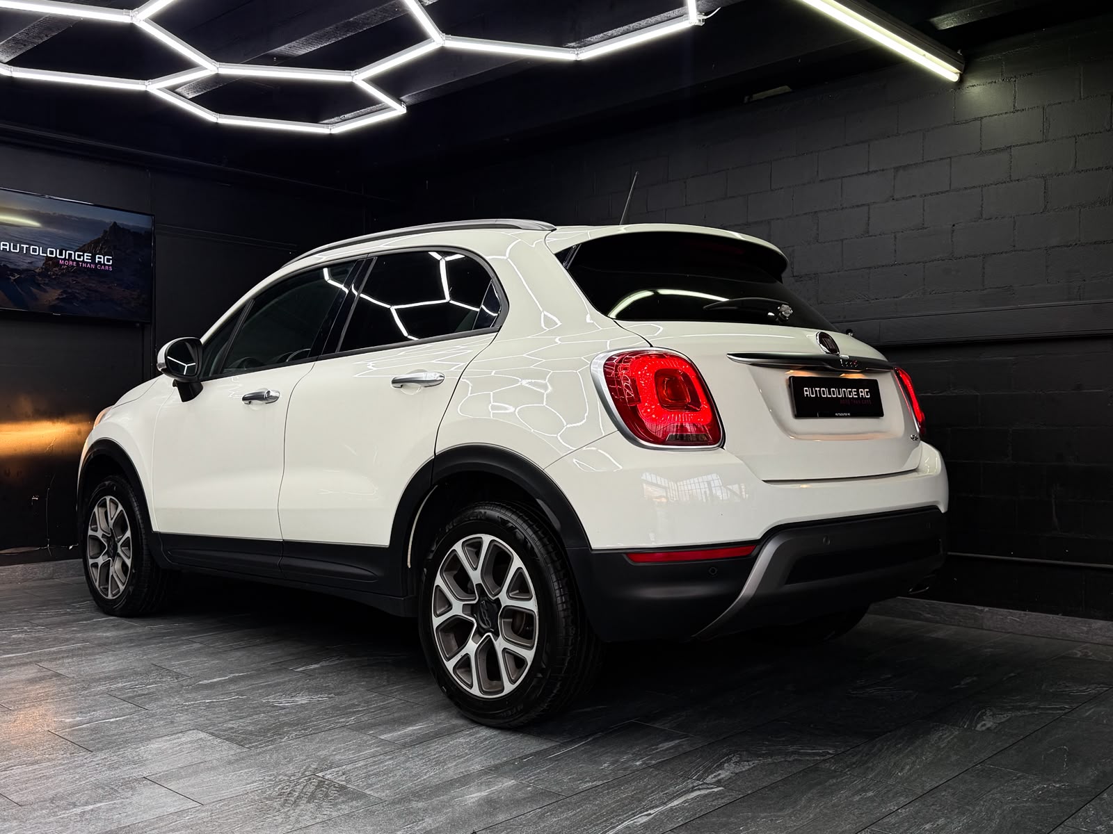 FIAT 500X 2.0 MJ Cross Plus 4x4 Automatic-showroom-element-3