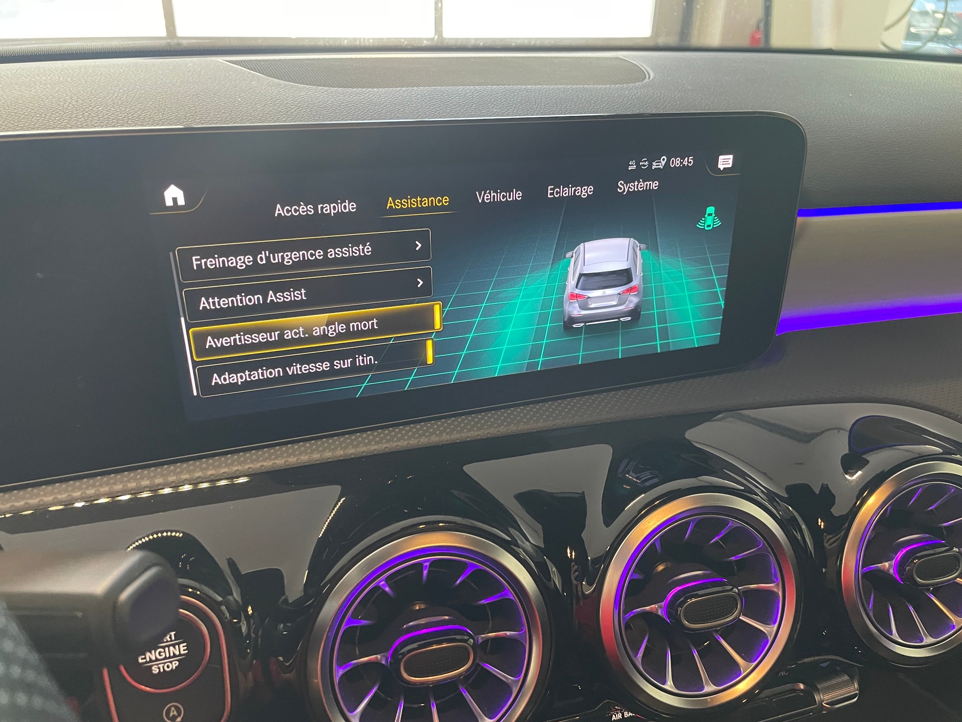 MERCEDES-BENZ A 200 AMG Line 7G-DCT-image-13