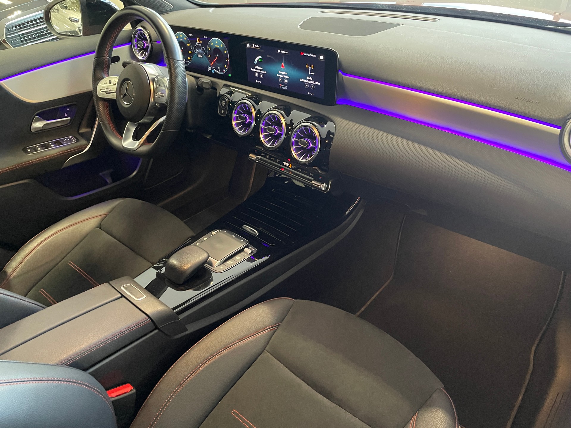 MERCEDES-BENZ A 200 AMG Line 7G-DCT-image-15