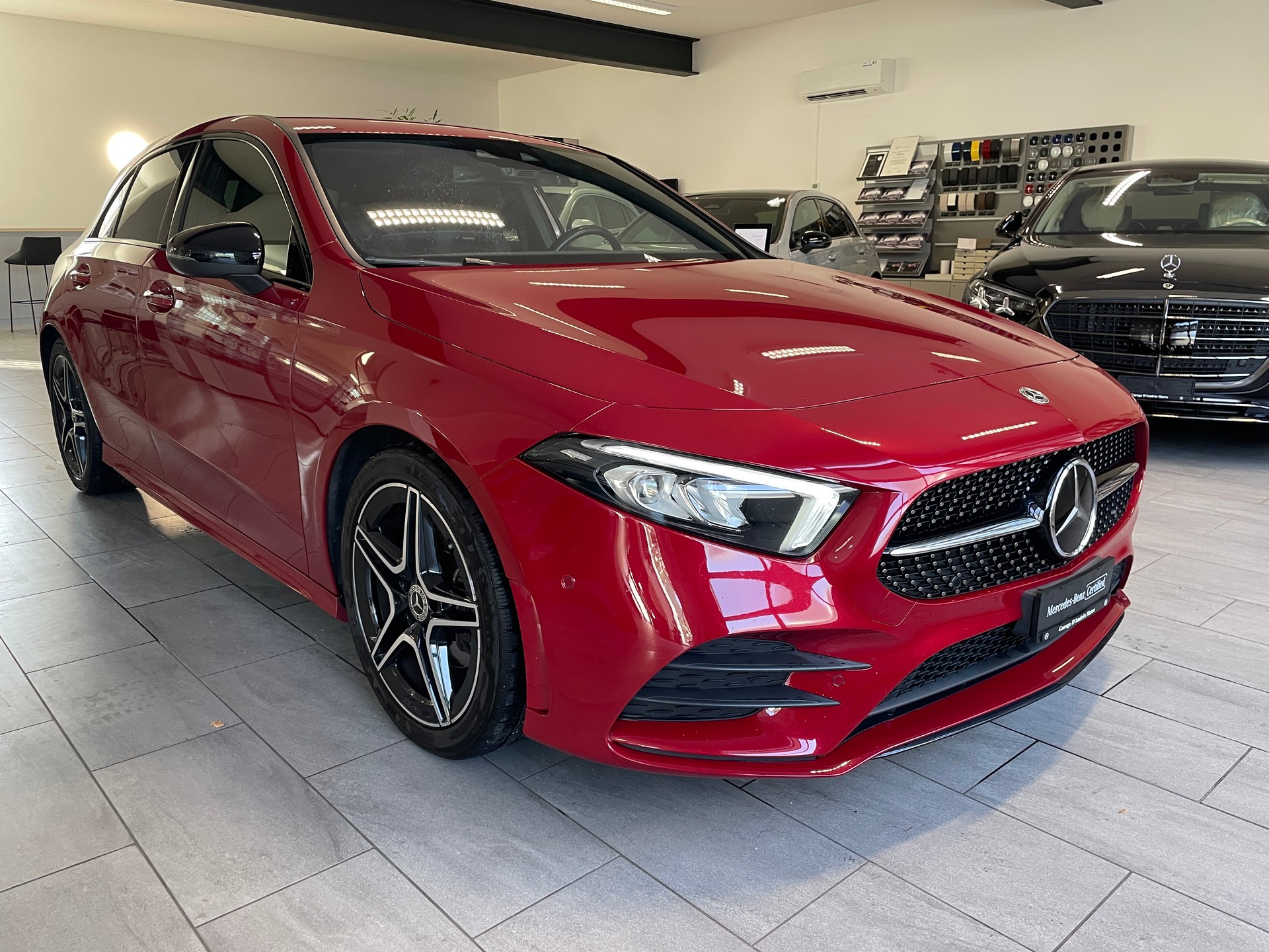 MERCEDES-BENZ A 200 AMG Line 7G-DCT-showroom-element-2